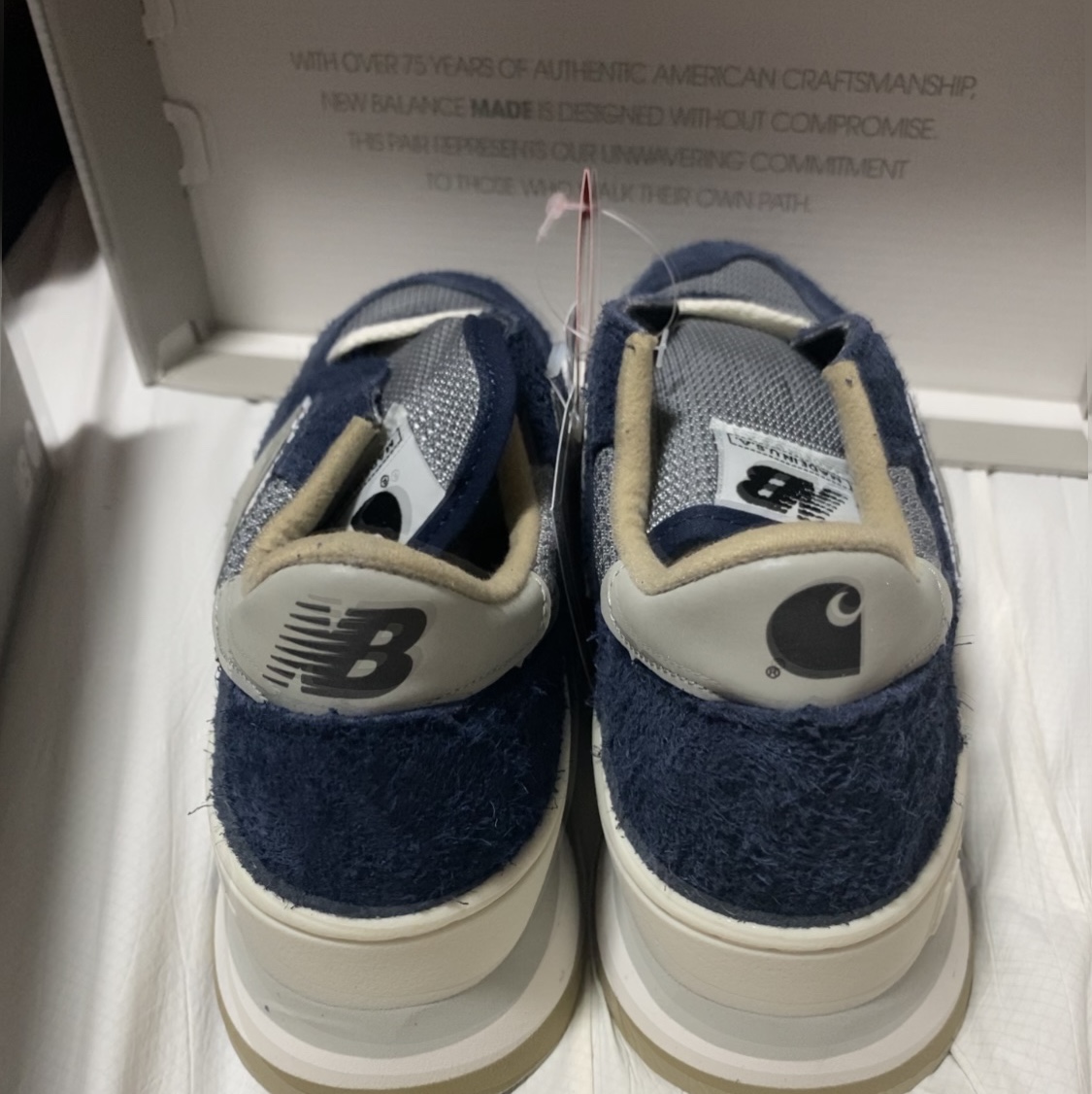 New Balance x Carhartt WIP 990v1 Made in USA Sculpture Center 착용 스타일 - 3