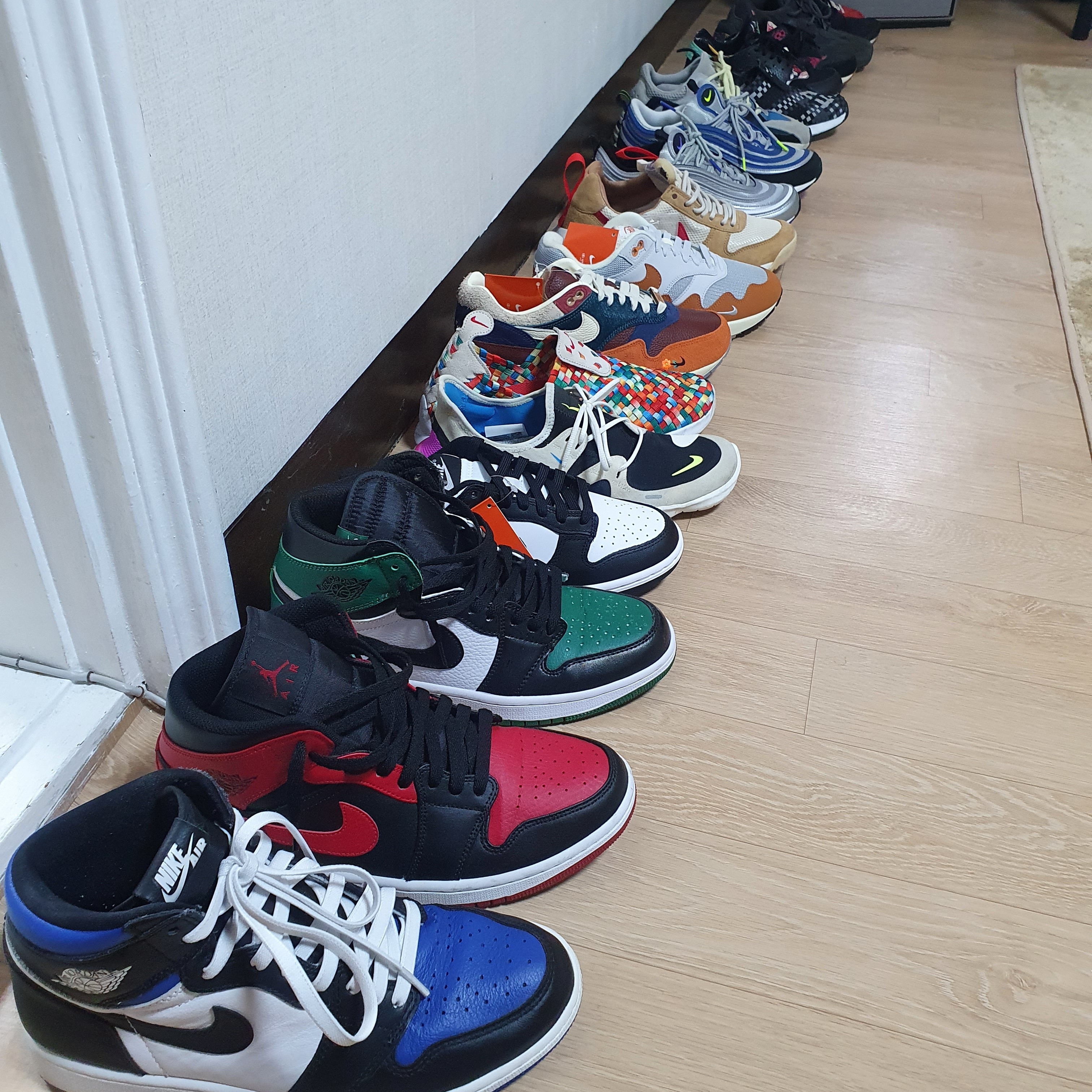 Adidas Yeezy 500 Utility Black 2018/2020, Nike x Tom Sachs Mars Yard Shoe 2.0 Space Camp 착용 스타일
