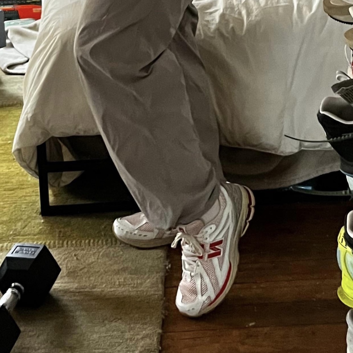 New Balance 1906R White Red 착용 스타일 - 1