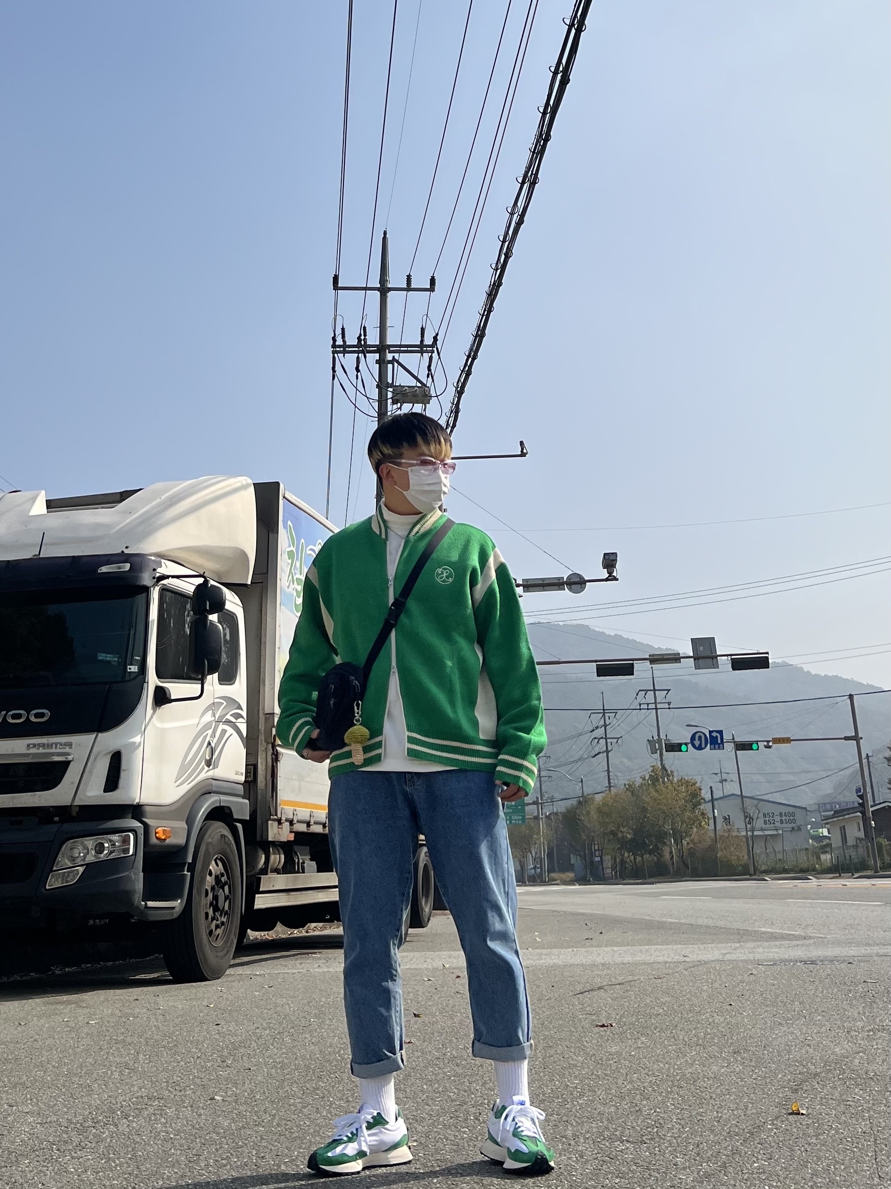 New Balance 327 Varsity Green, Arc'teryx Mantis 2 Waistpack Black 착용 스타일 - 2