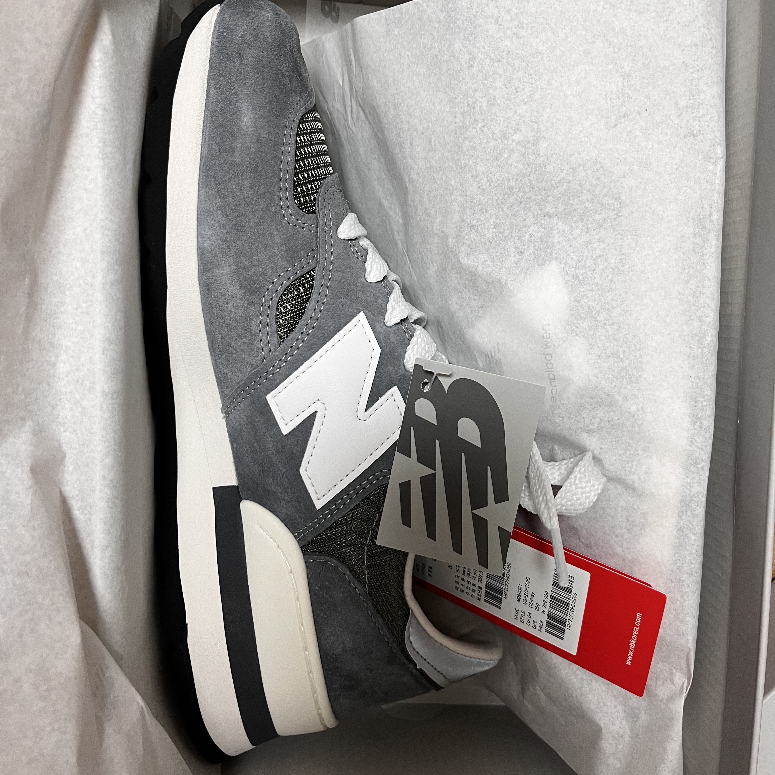 New Balance 990v1 Made in USA Grey White 착용 스타일