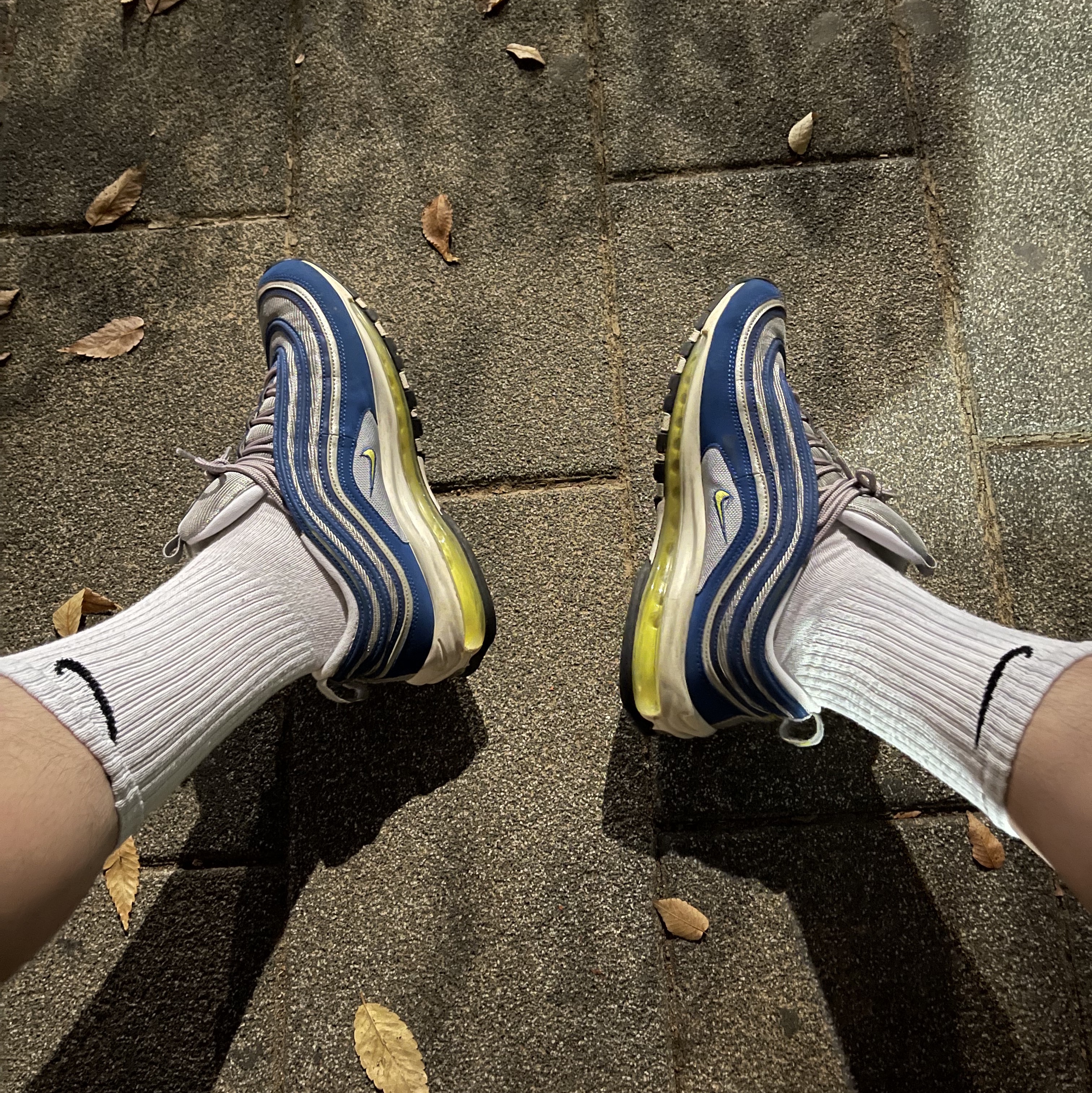 Nike Air Max 97 OG Royal Neon 착용 스타일 - 2