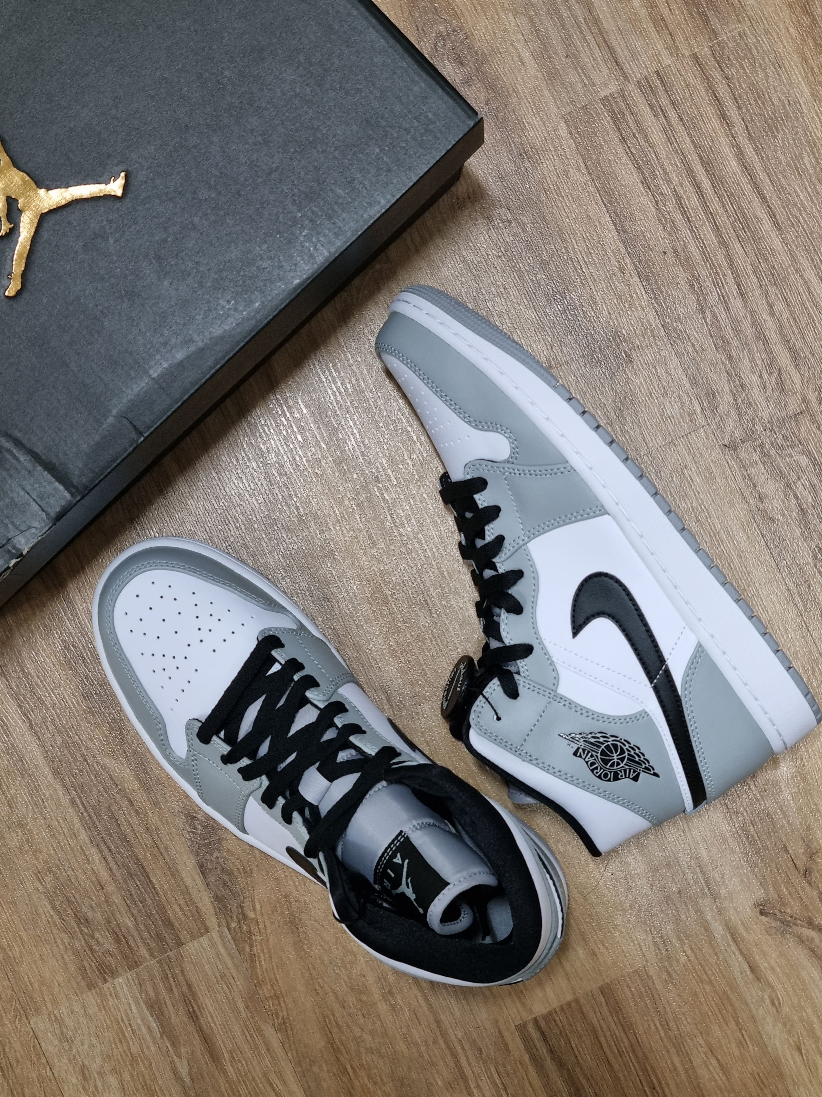 Jordan 1 Mid Light Smoke Grey 착용 스타일