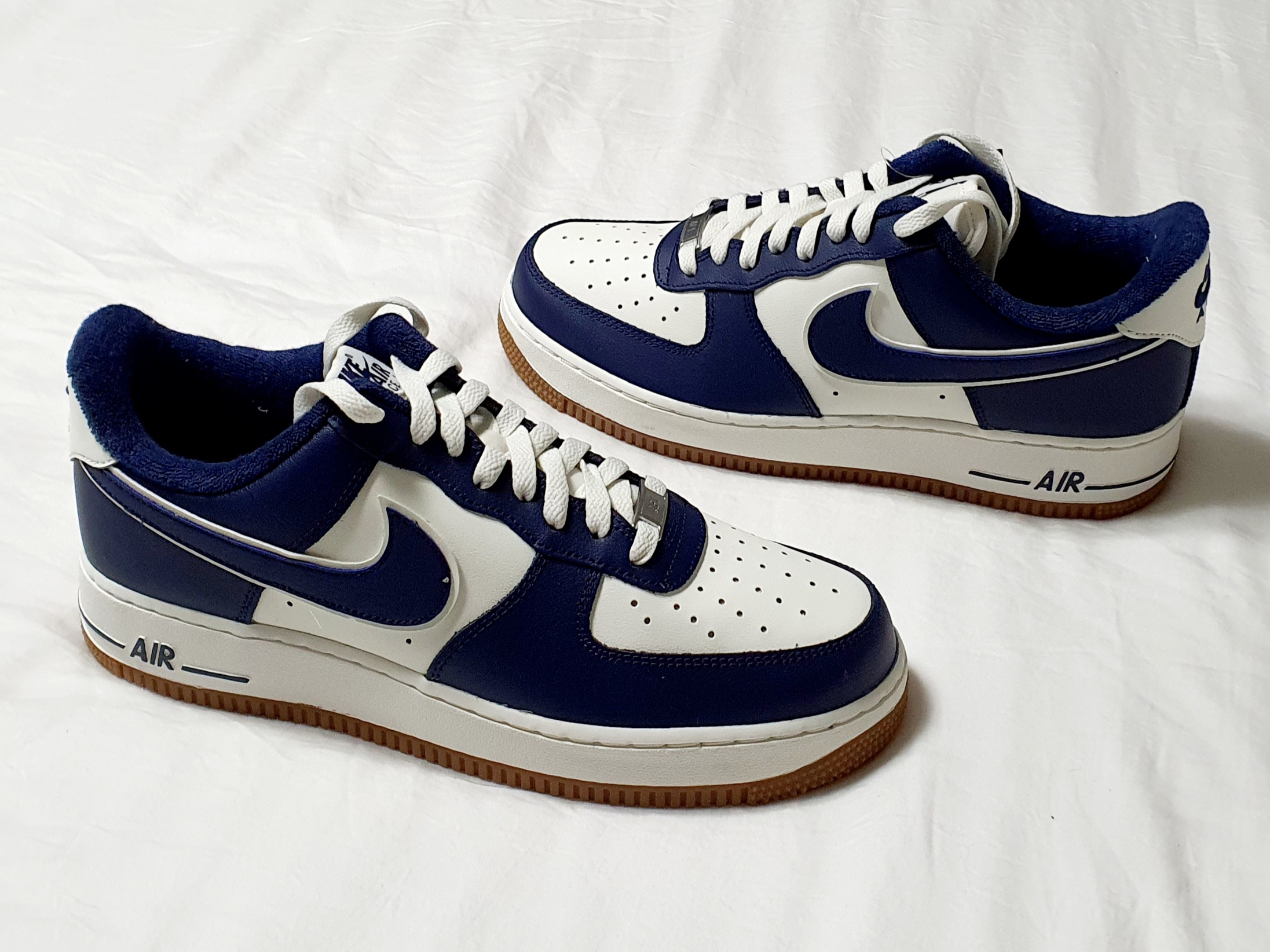 Nike Air Force 1 '07 LV8 Midnight Navy 착용 스타일 - 2