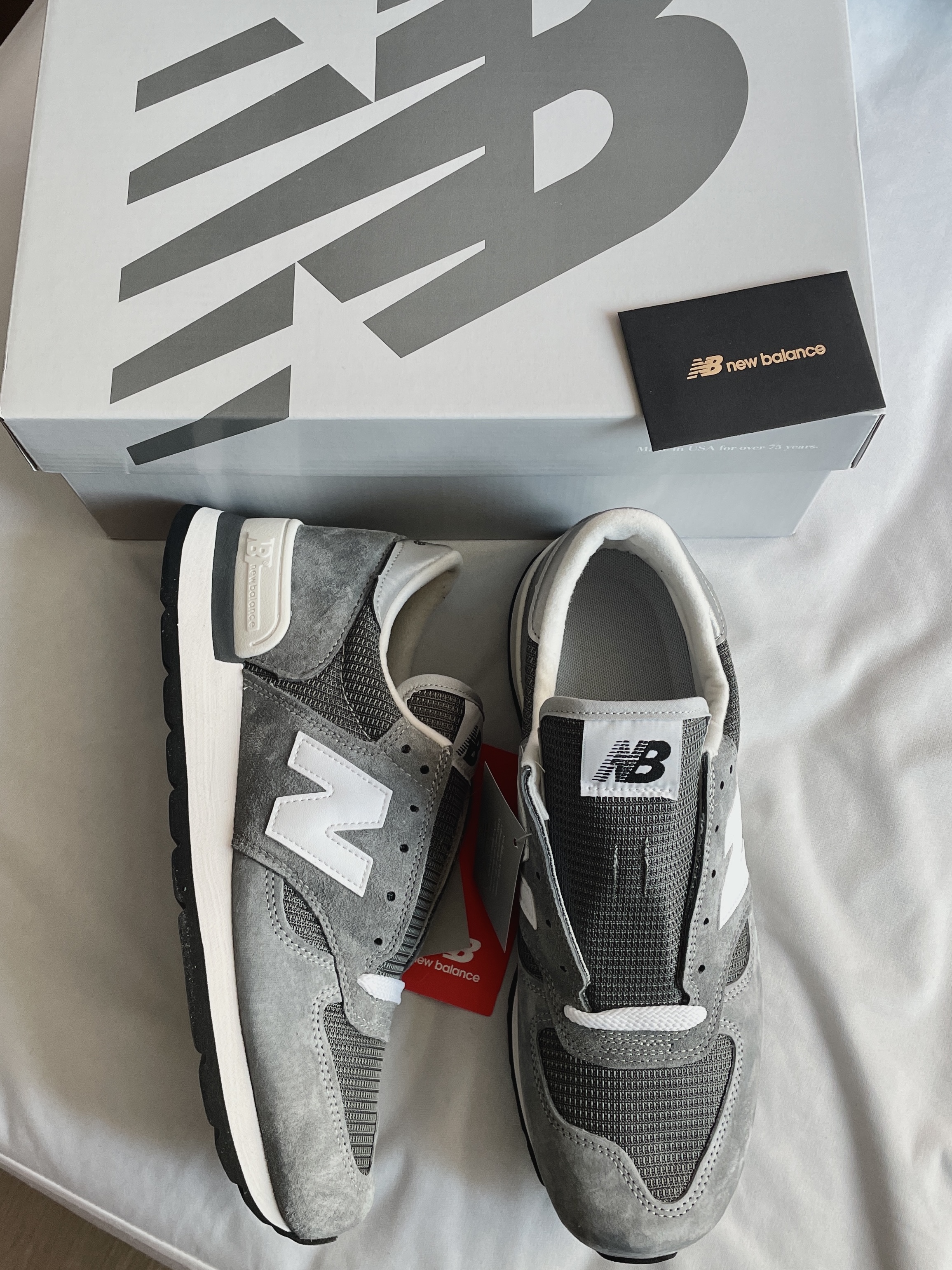 New Balance 990v1 Made in USA Grey White 착용 스타일