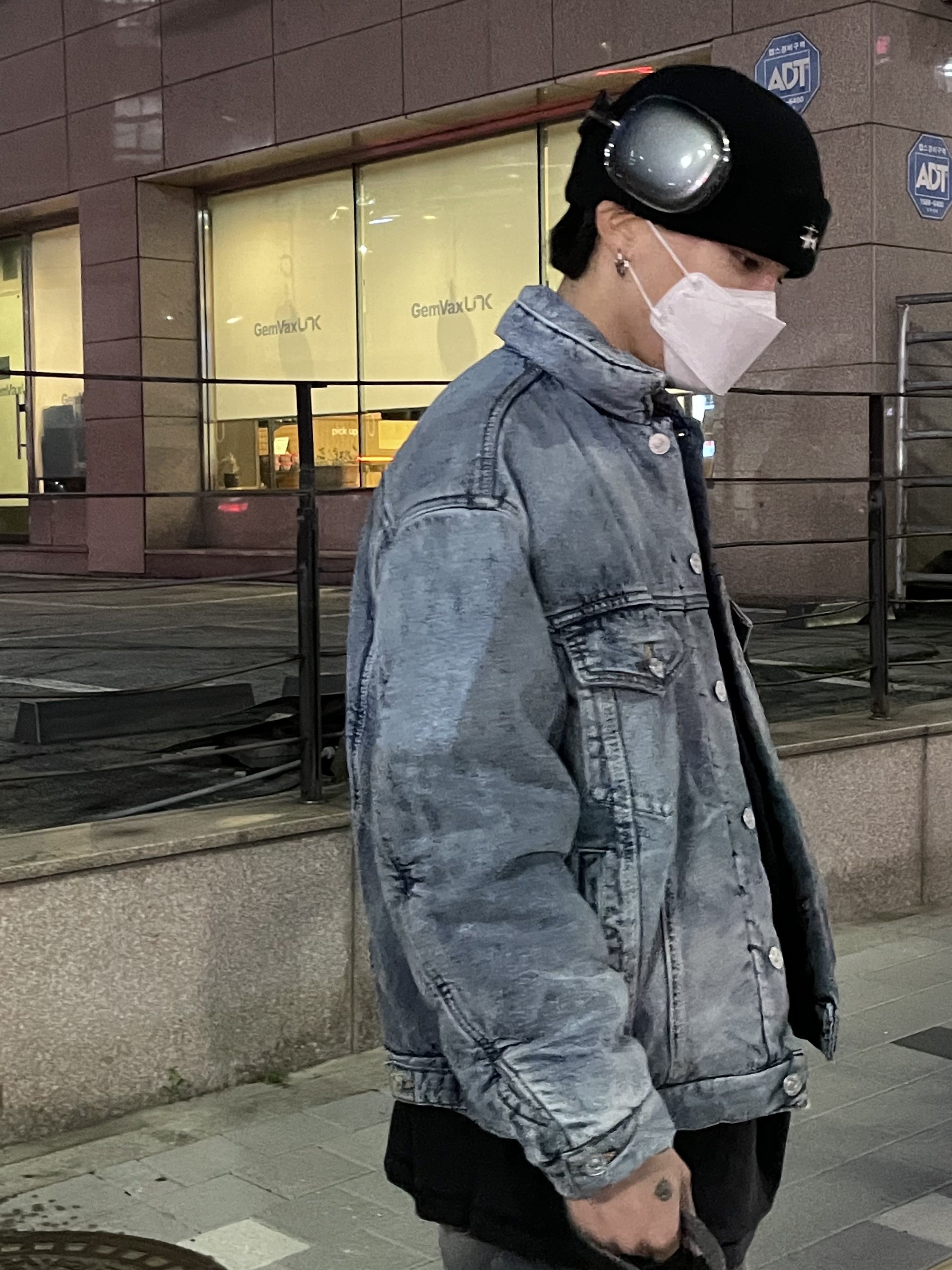 Balenciaga Padded Japanese Denim Jacket Indigo, Stussy Stock Cuff Beanie Black 착용 스타일 - 2