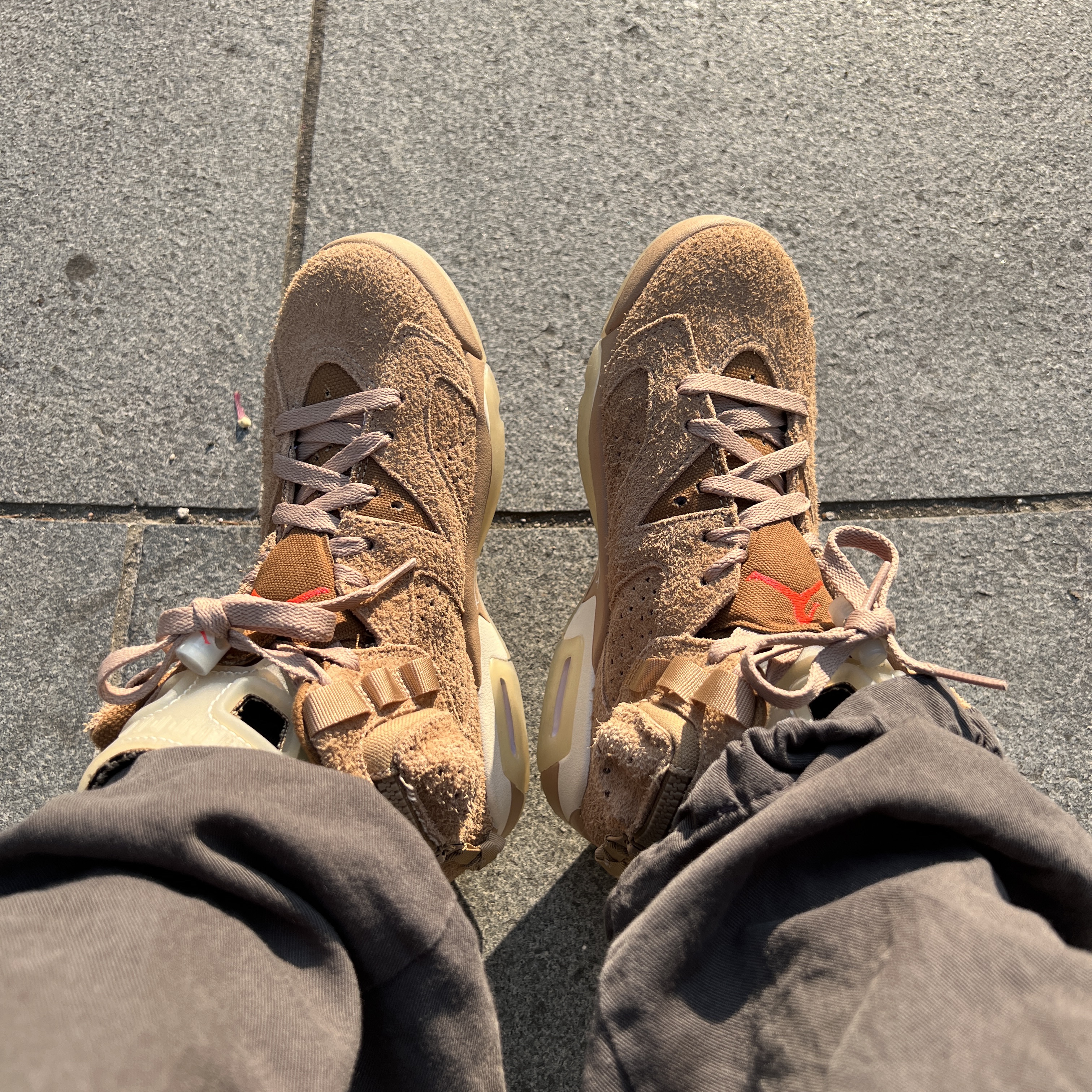 Jordan 6 x Travis Scott Retro SP British Khaki 착용 스타일 - 2