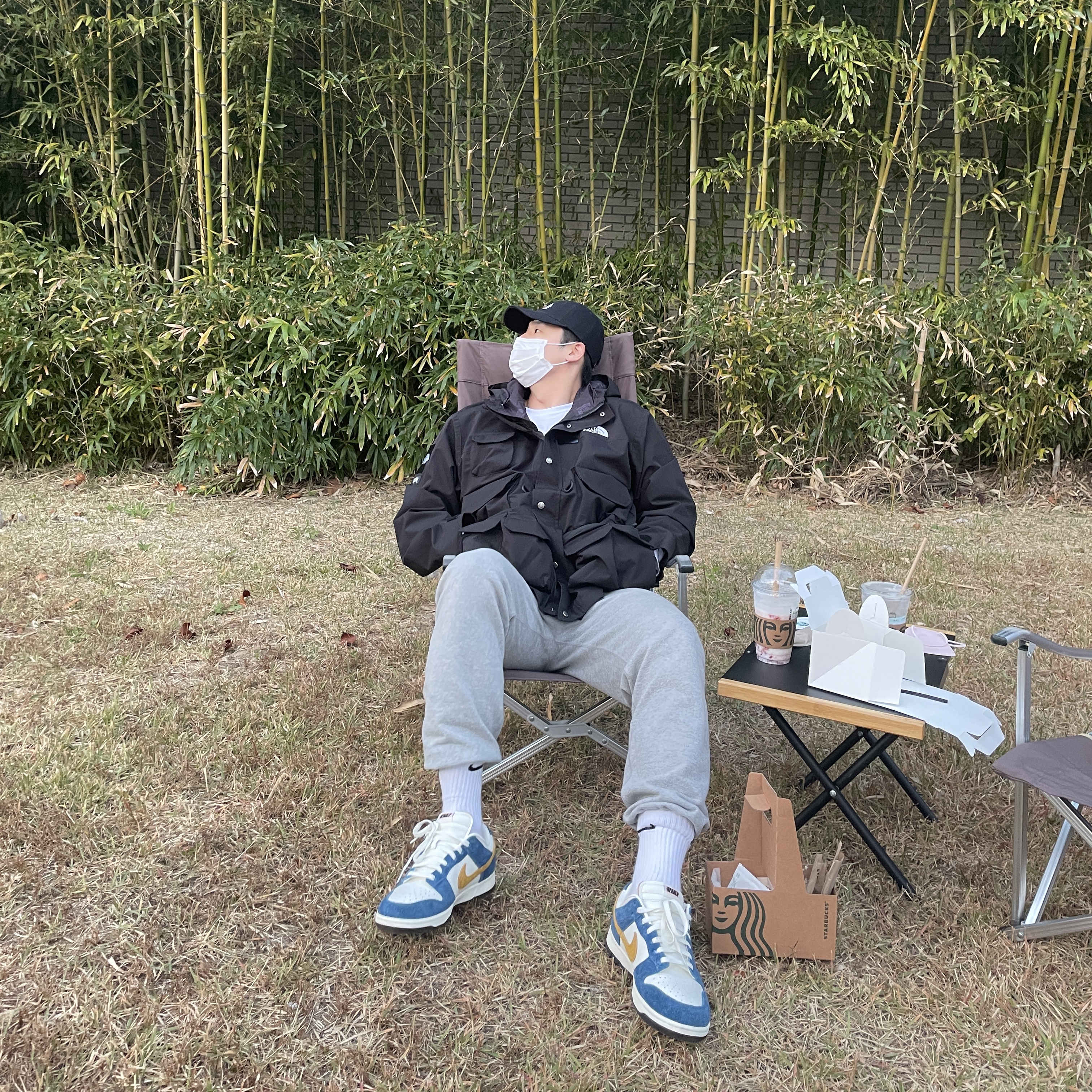 Supreme x Nike ACG Denim 6-Panel Black - 22FW, Supreme x The North Face Cargo Jacket Black - 20SS 착용 스타일 - 1