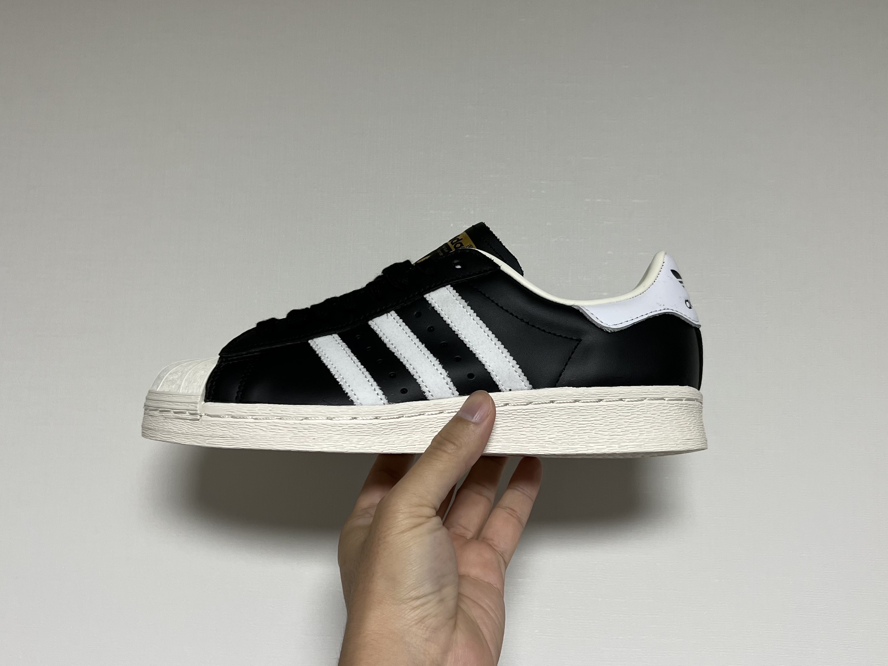 Adidas Superstar 82 FI Core Black 착용 스타일
