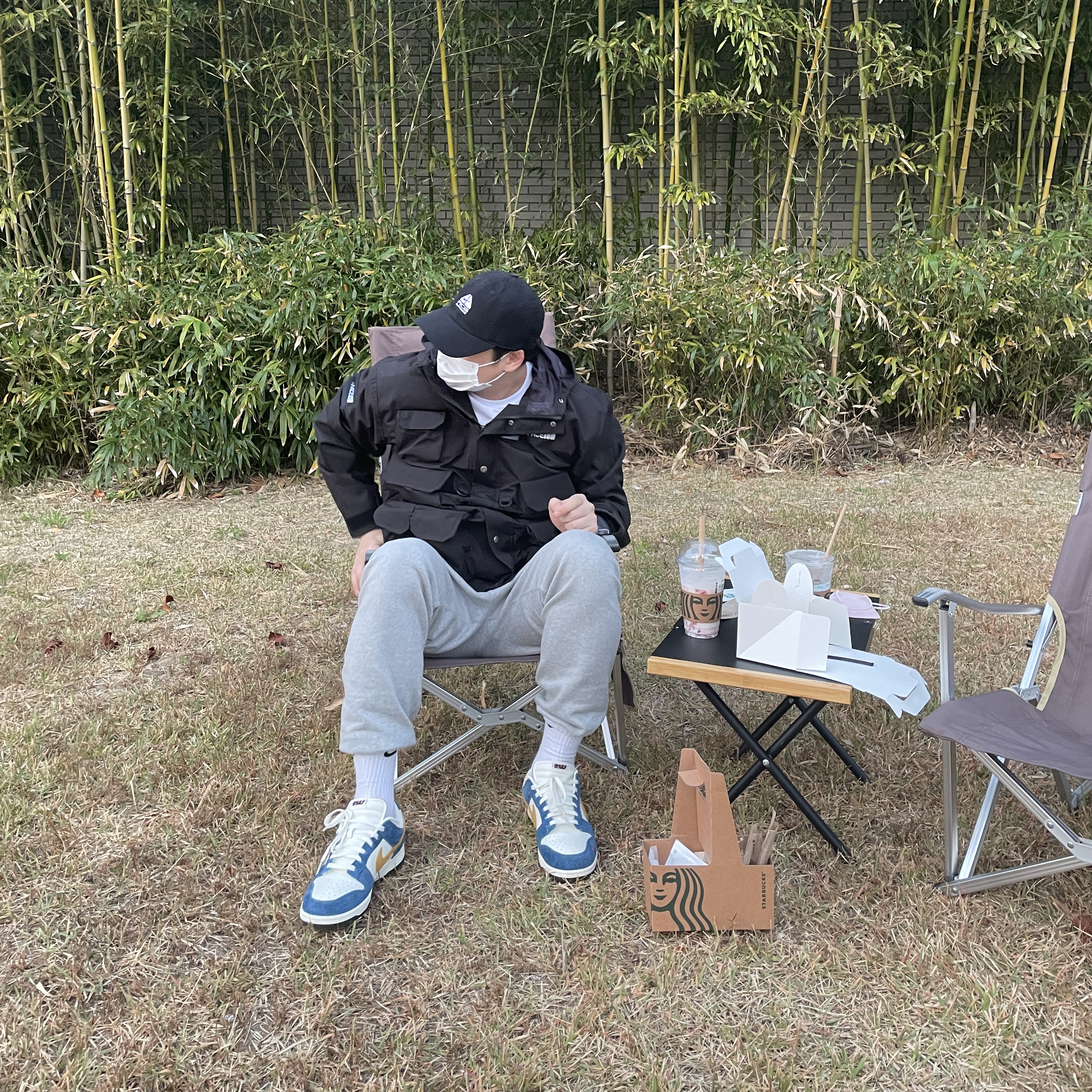 Supreme x Nike ACG Denim 6-Panel Black - 22FW, Supreme x The North Face Cargo Jacket Black - 20SS 착용 스타일 - 2