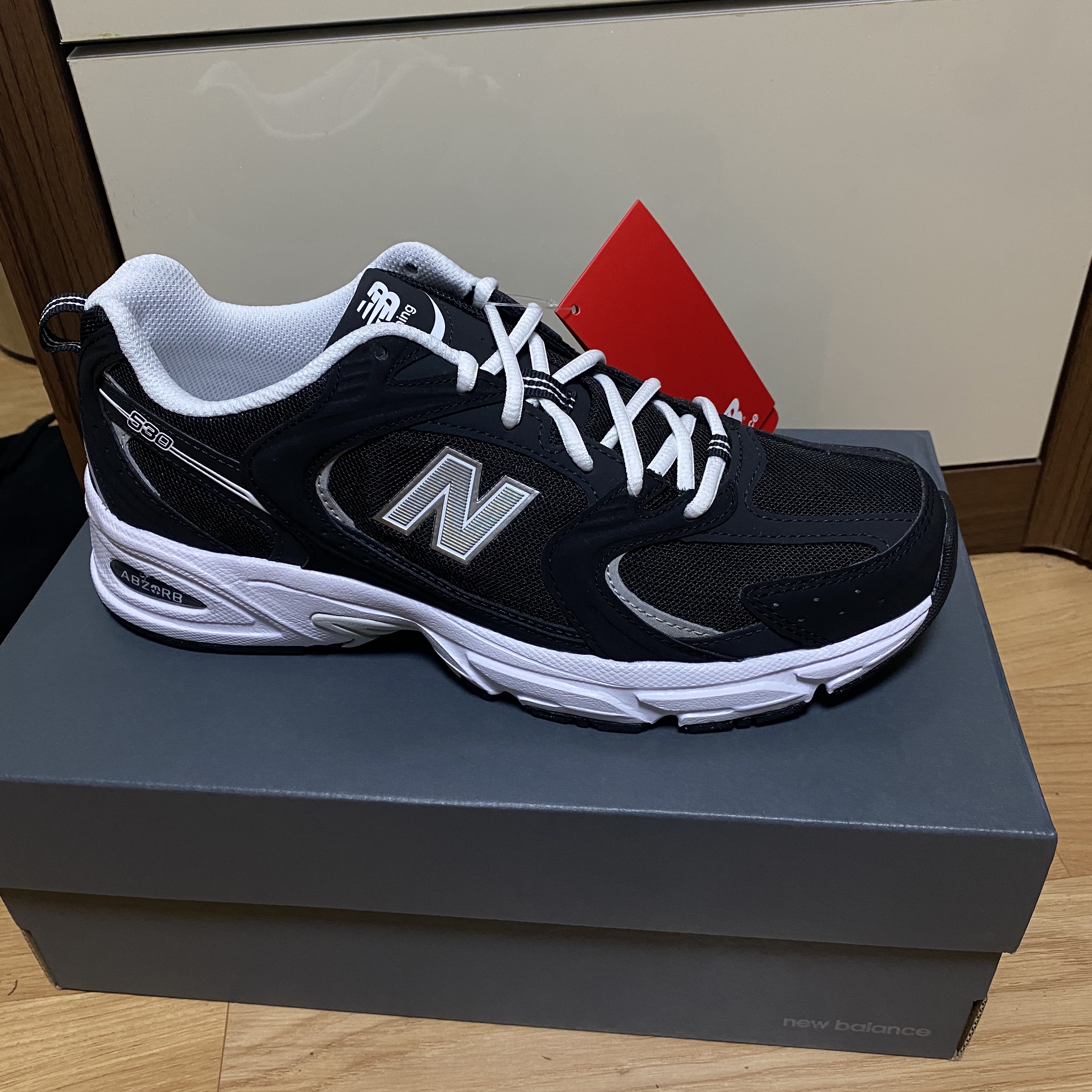 New Balance 530 Black Phantom 착용 스타일