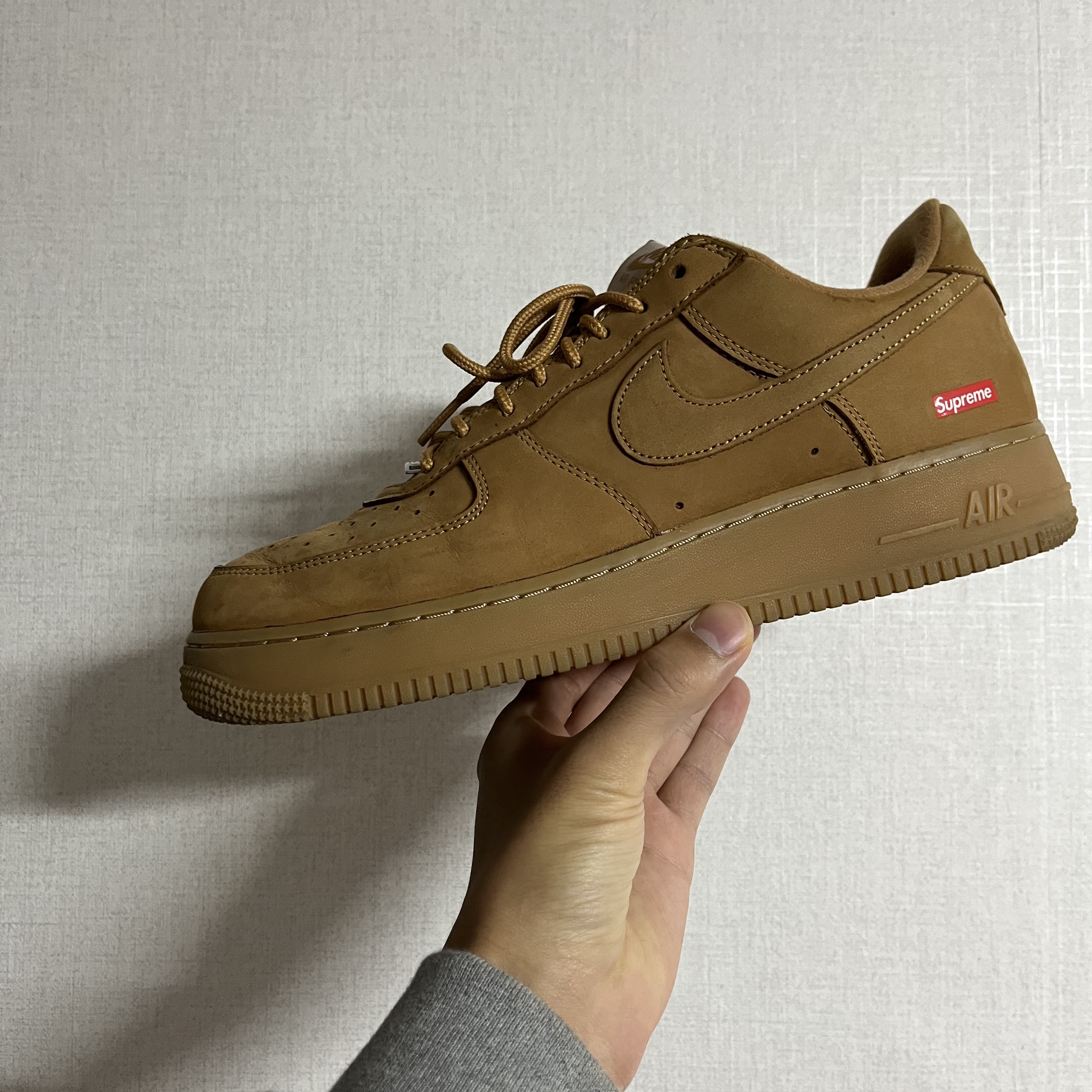 Nike x Supreme Air Force 1 Low Flax 착용 스타일