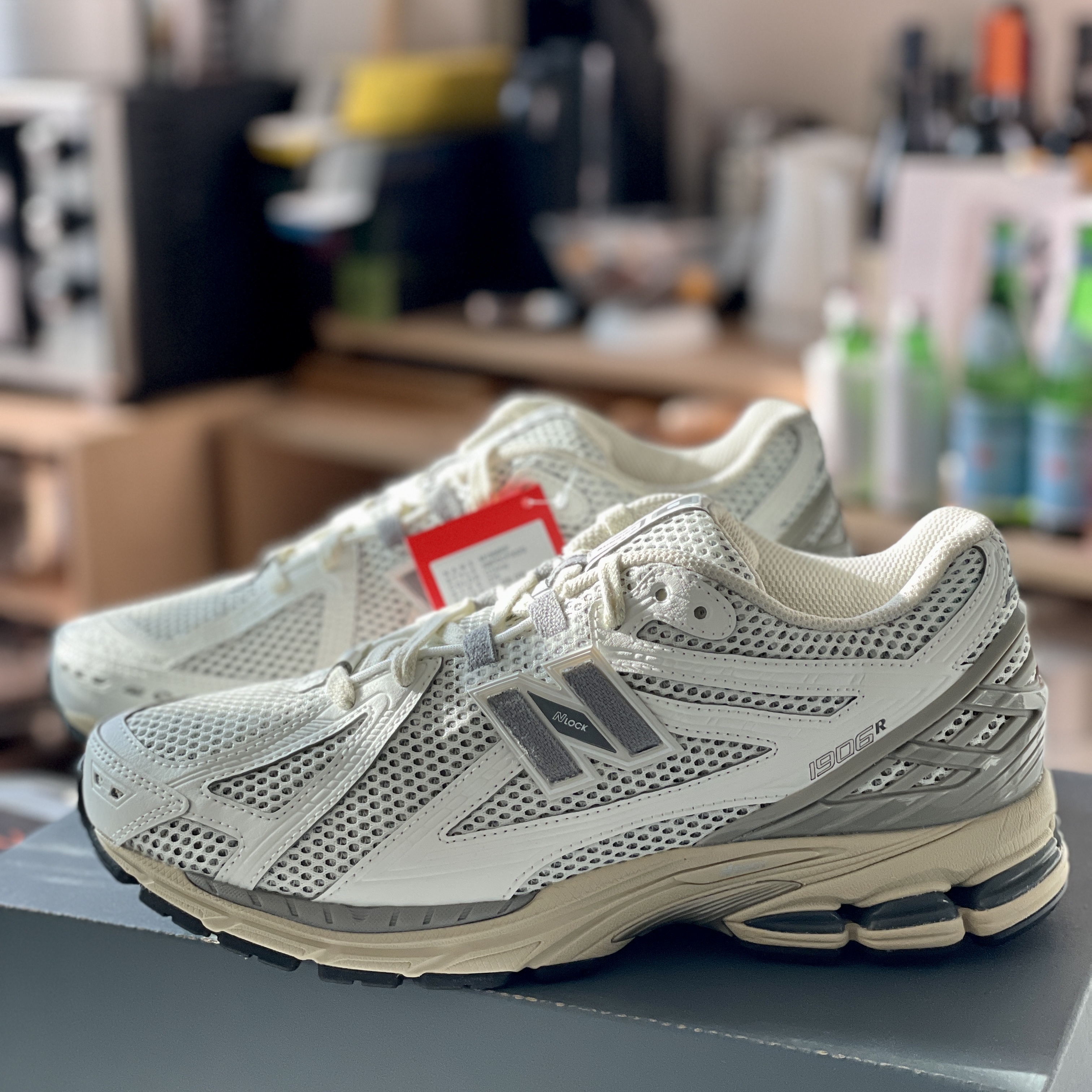 New Balance 1906R White Gray 착용 스타일 - 2