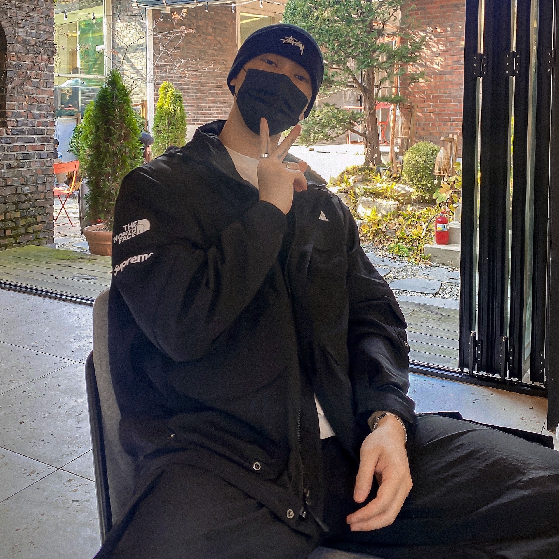 Supreme x The North Face Trekking Convertible Jacket Black - 22SS, Stussy Stock Cuff Beanie Black 착용 스타일