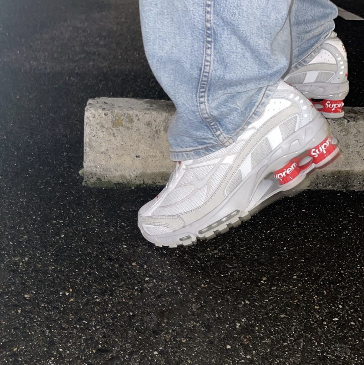 Nike x Supreme Shox Ride 2 SP White 착용 스타일 - 1