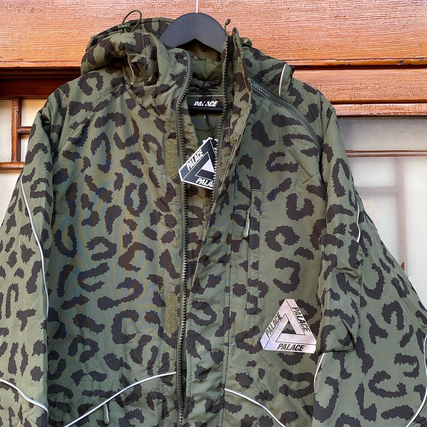 Palace M-Tech Hooded Jacket Olive Cheetah - 22FW 착용 스타일 - 4