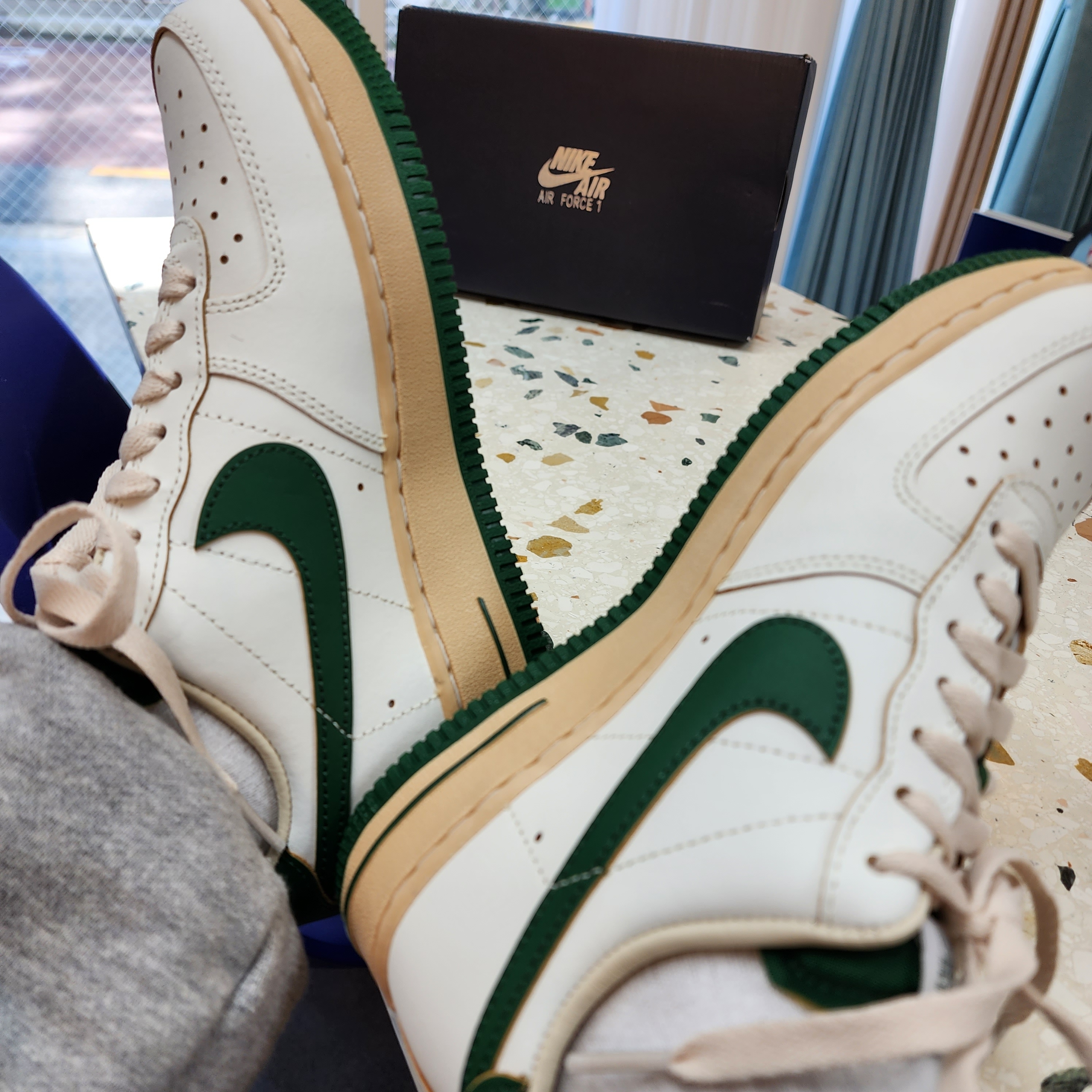 (W) Nike Air Force 1 Low Gorge Green 착용 스타일 - 2
