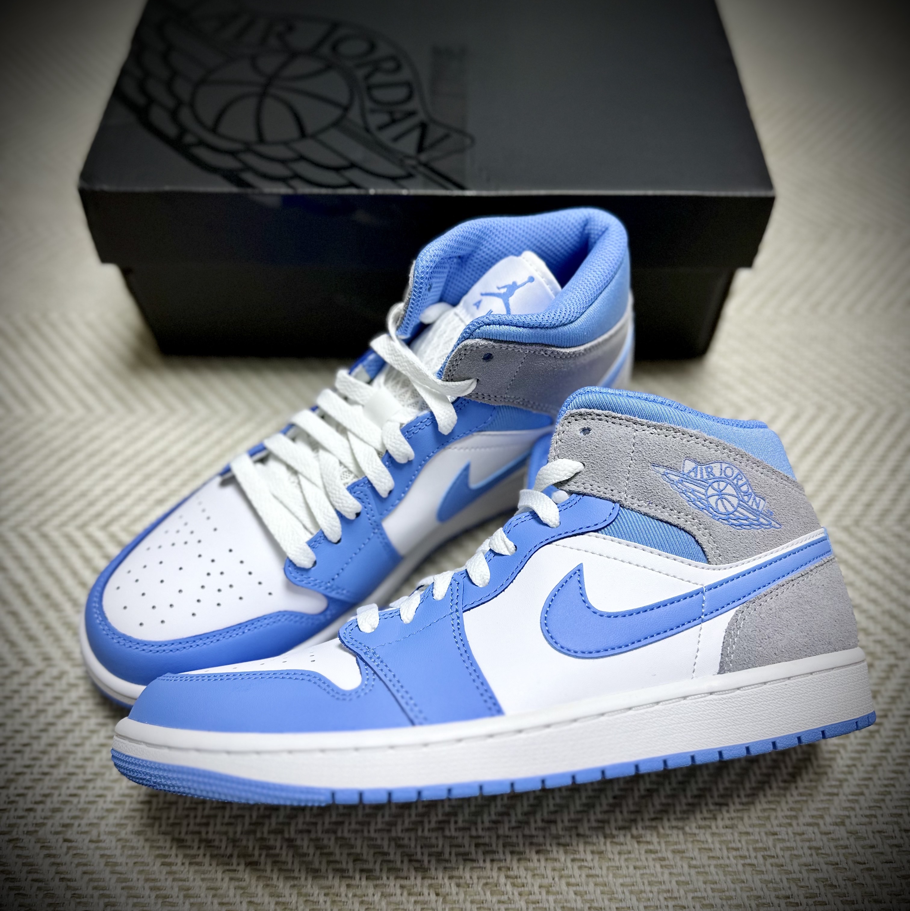 Jordan 1 Mid University Blue 착용 스타일
