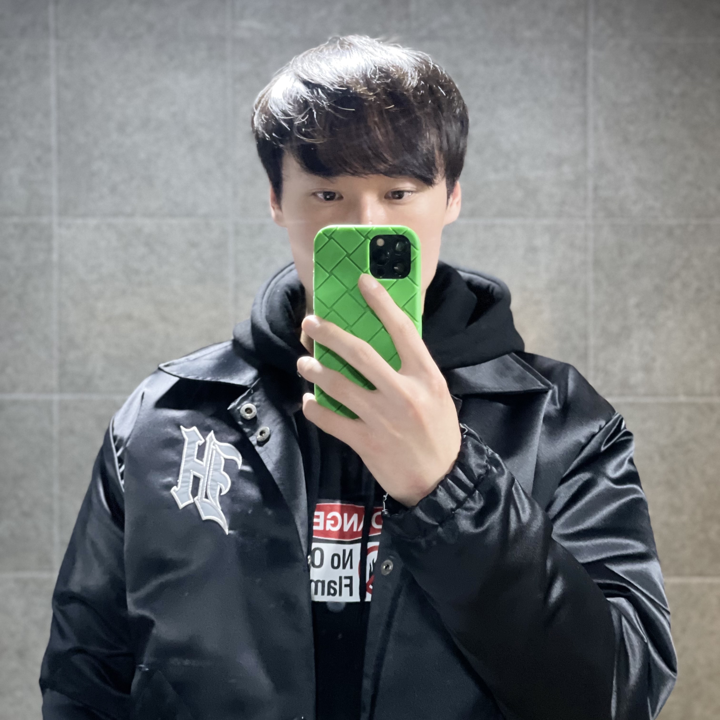 Darkr8m Studio x Hardhitters Satin Coach Jacket Black, Darkr8m Studio x Hardhitters Reflective Coach Jacket Black 착용 스타일