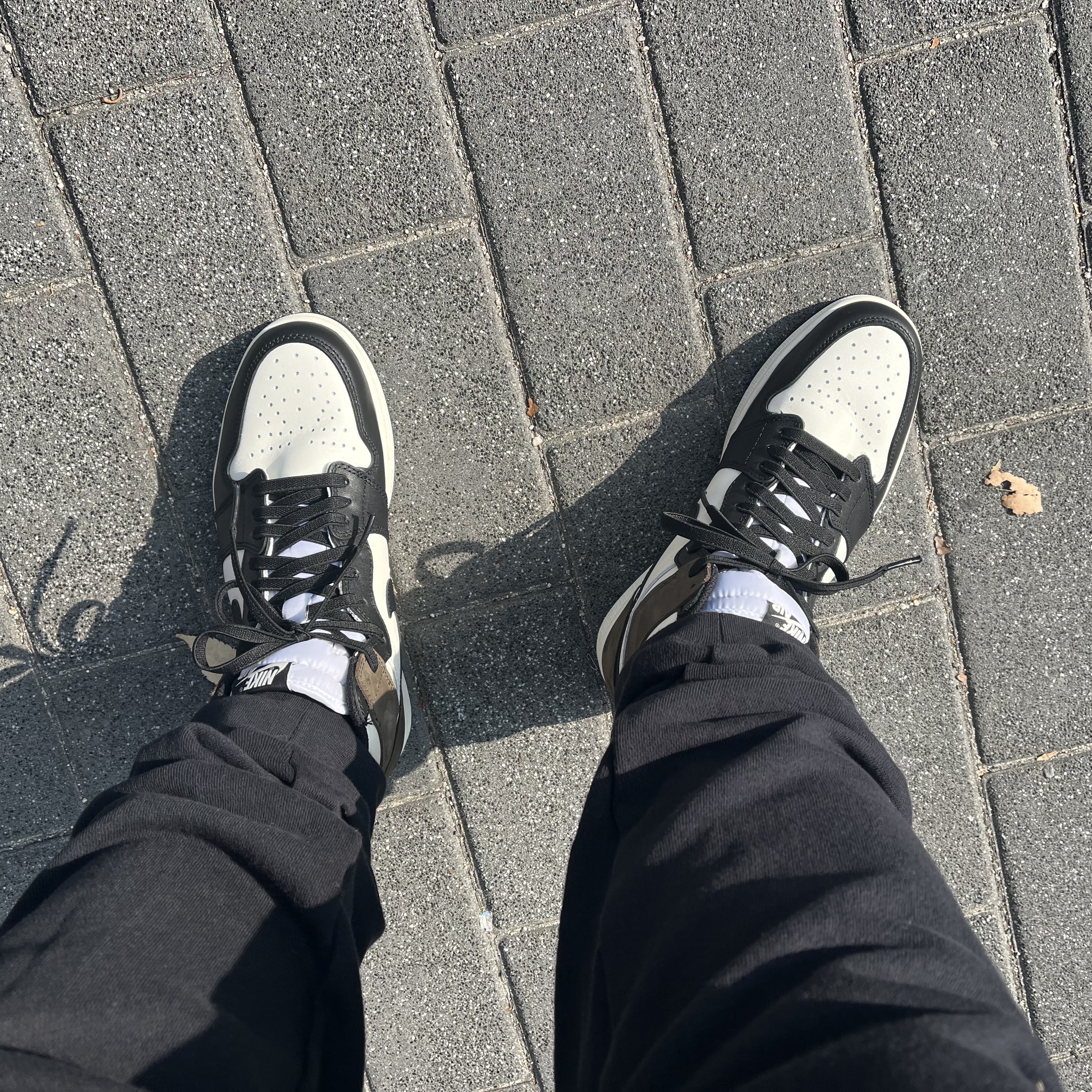 Jordan 1 Retro High OG Black Mocha 착용 스타일