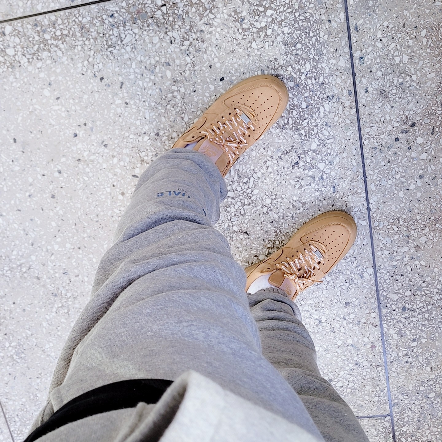 Nike x Supreme Air Force 1 Low Flax 착용 스타일