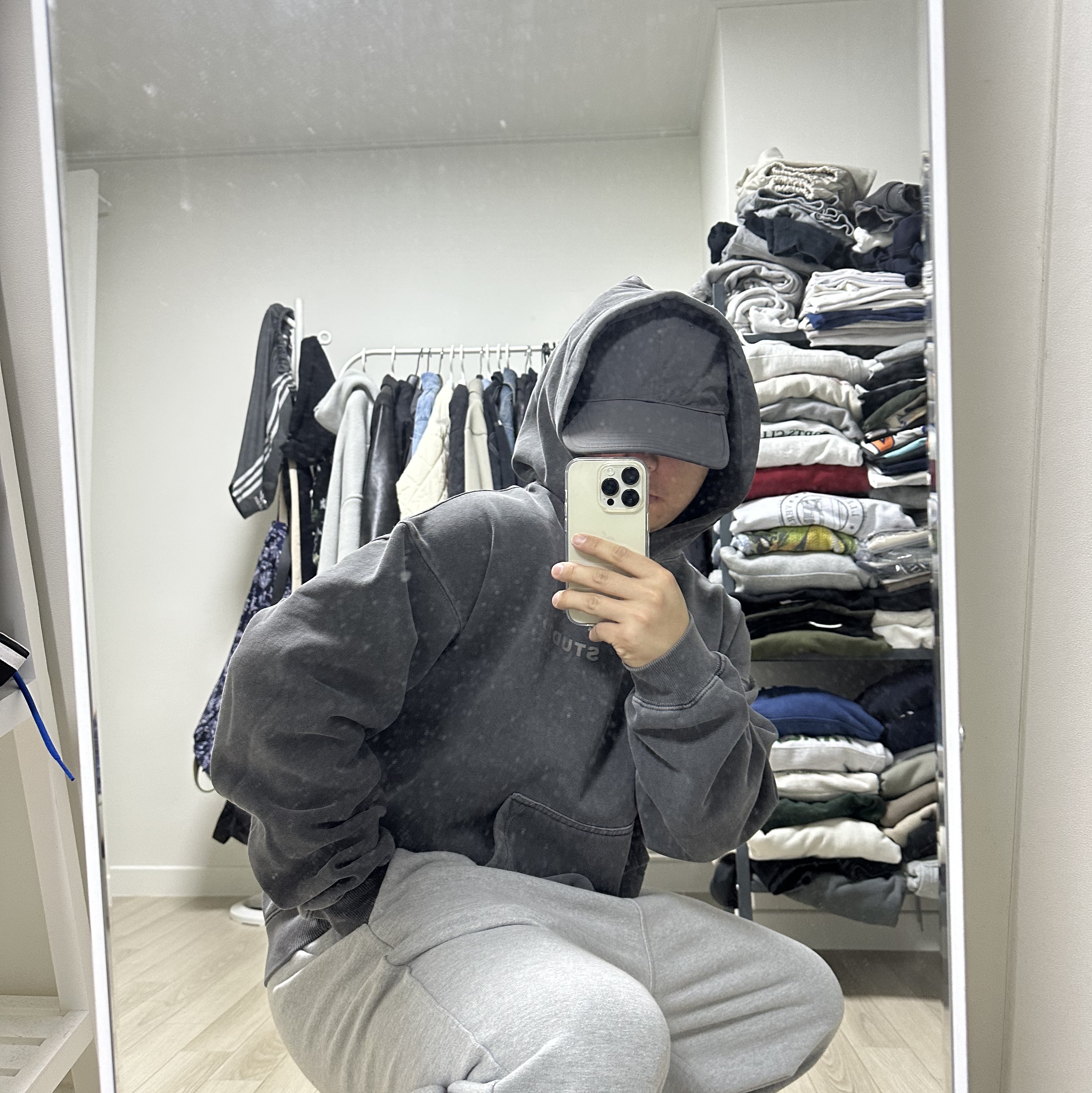 IAB Studio Pigment Hoodie Black 착용 스타일 - 2