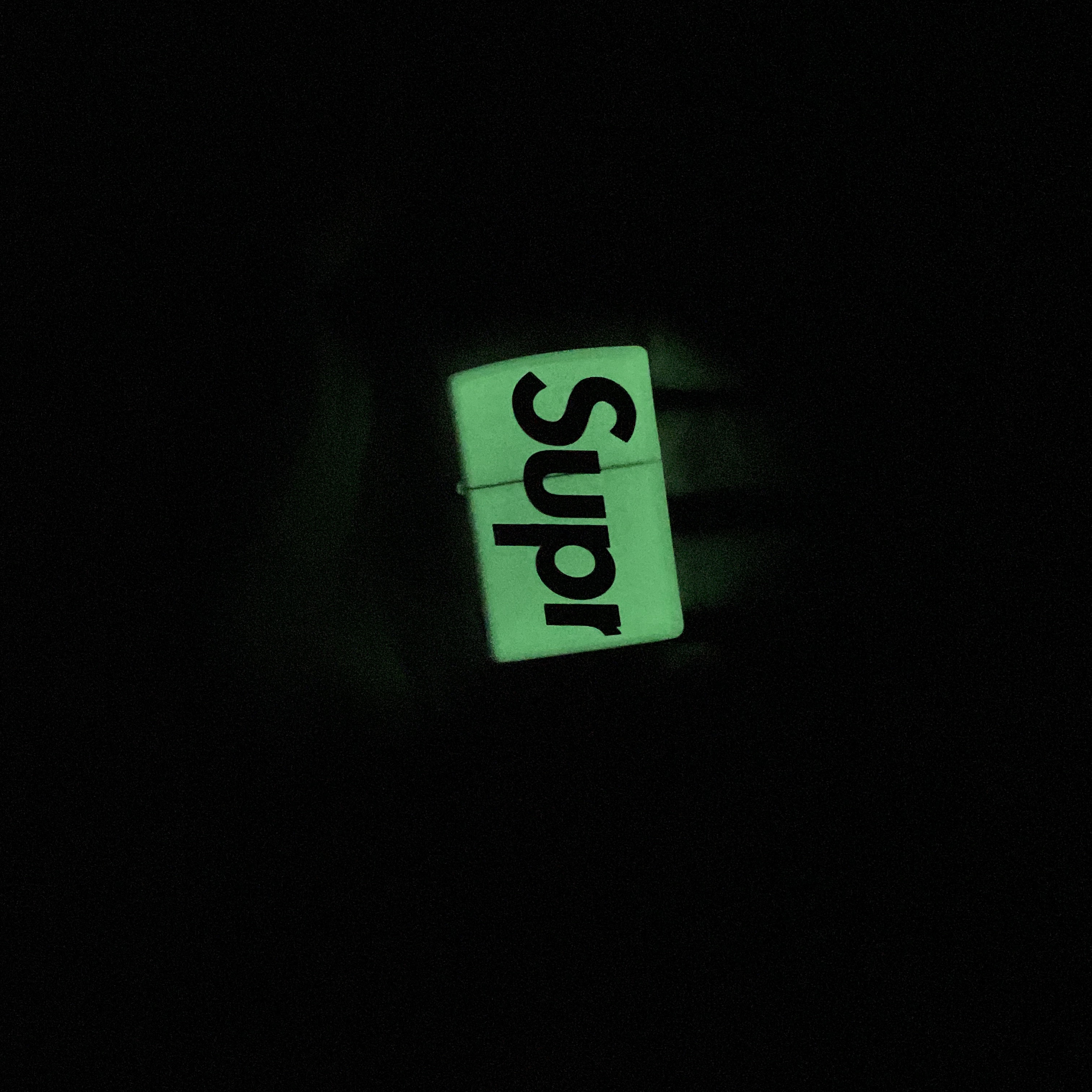 Supreme Glow In The Dark Zippo - 20SS 착용 스타일