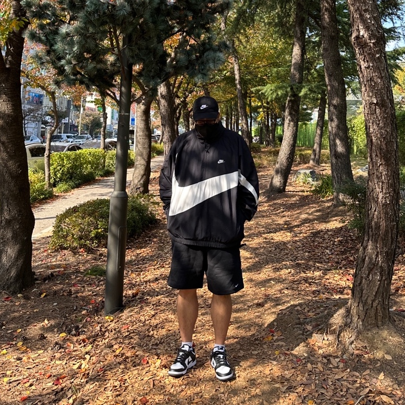 Nike Dunk Low Retro Black, Nike NRG Solo Swoosh Fleece Shorts Black - Asia 착용 스타일 - 1