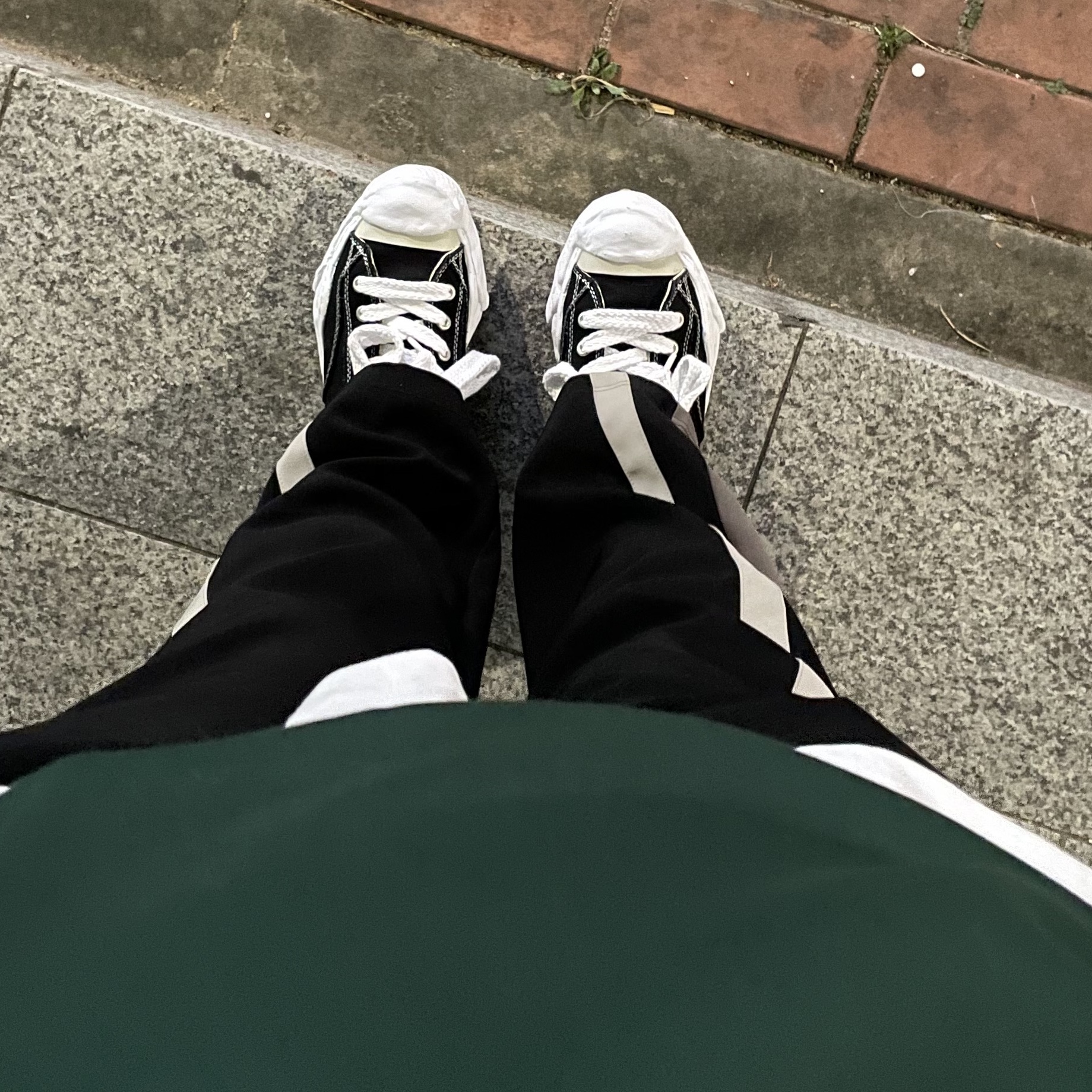 Maison Mihara Yasuhiro Hank OG Sole Canvas Low-top Sneakers Black 착용 스타일