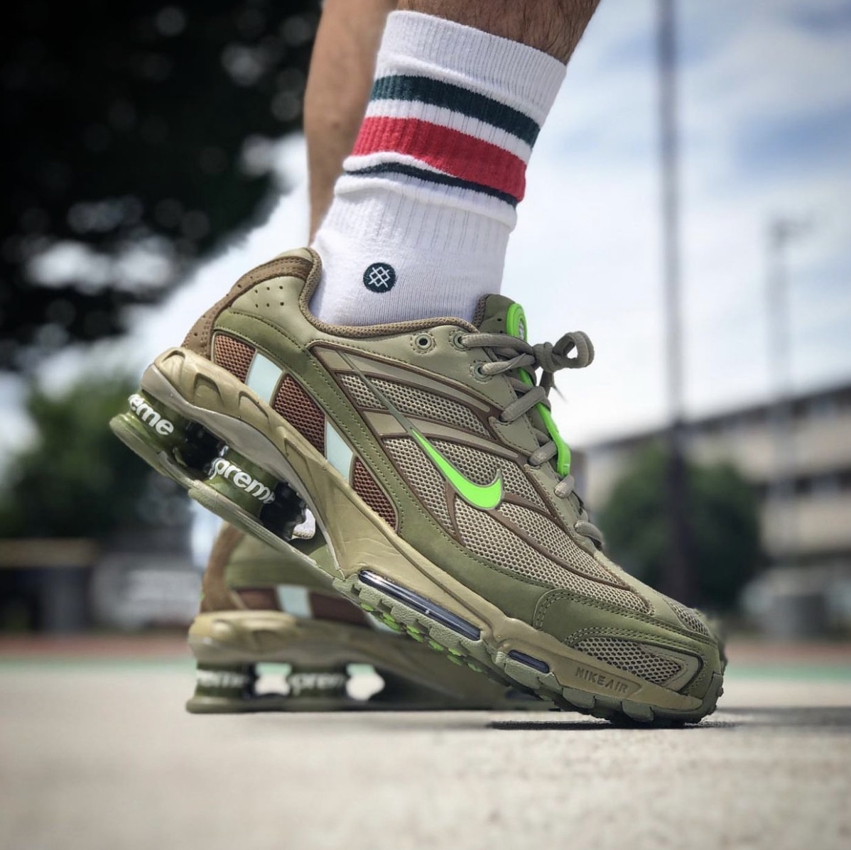 Nike x Supreme Shox Ride 2 SP Neutral Olive 착용 스타일 - 2