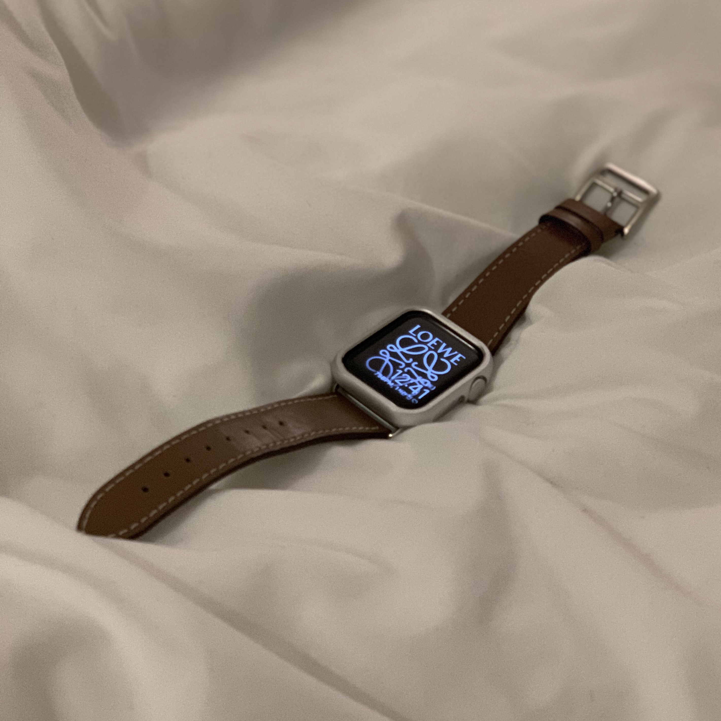 Apple Watch SE 40mm GPS Starlight Aluminum Case with Sport Band Starlight (Korean Ver.) 착용 스타일