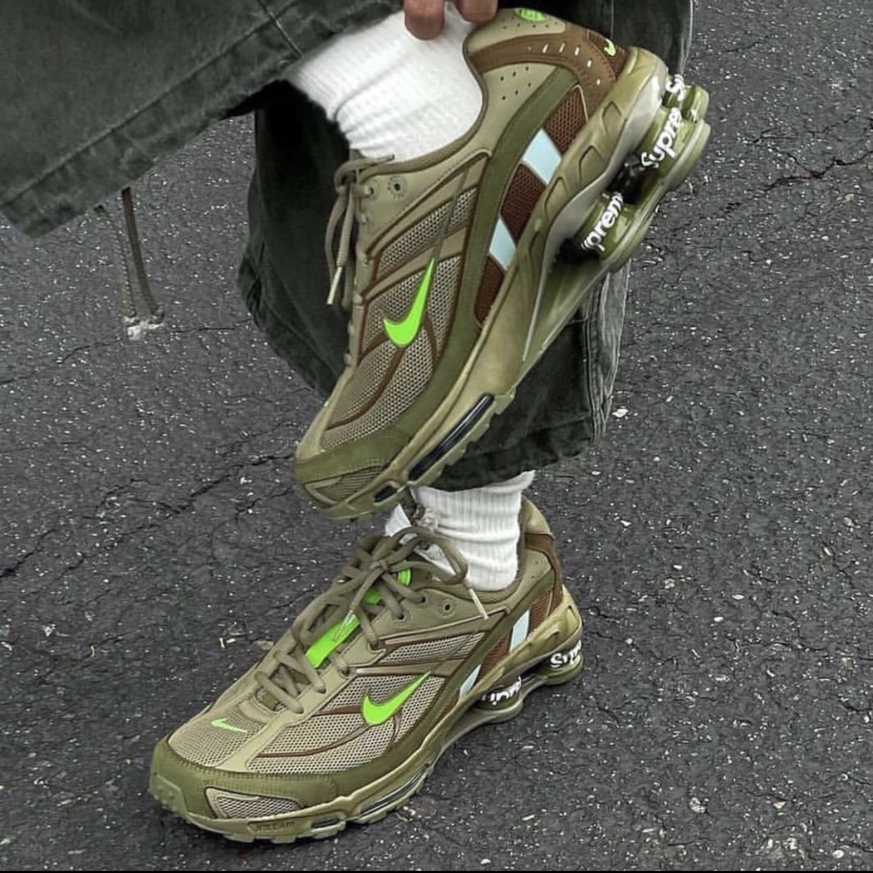 Nike x Supreme Shox Ride 2 SP Neutral Olive 착용 스타일 - 1