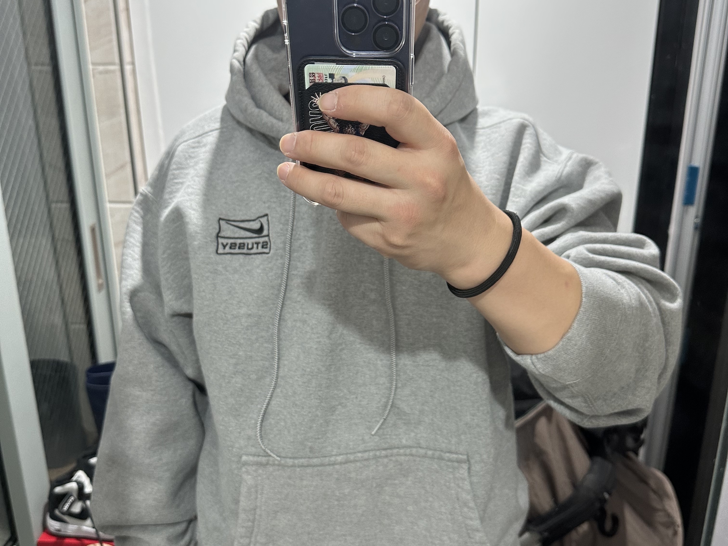 Nike x Stussy NRG RA Pullover Hoodie Dark Grey Heather (DJ9488-063), Apple iPhone 14 Pro 128GB Deep Purple (Korean Ver.) 착용 스타일 - 1