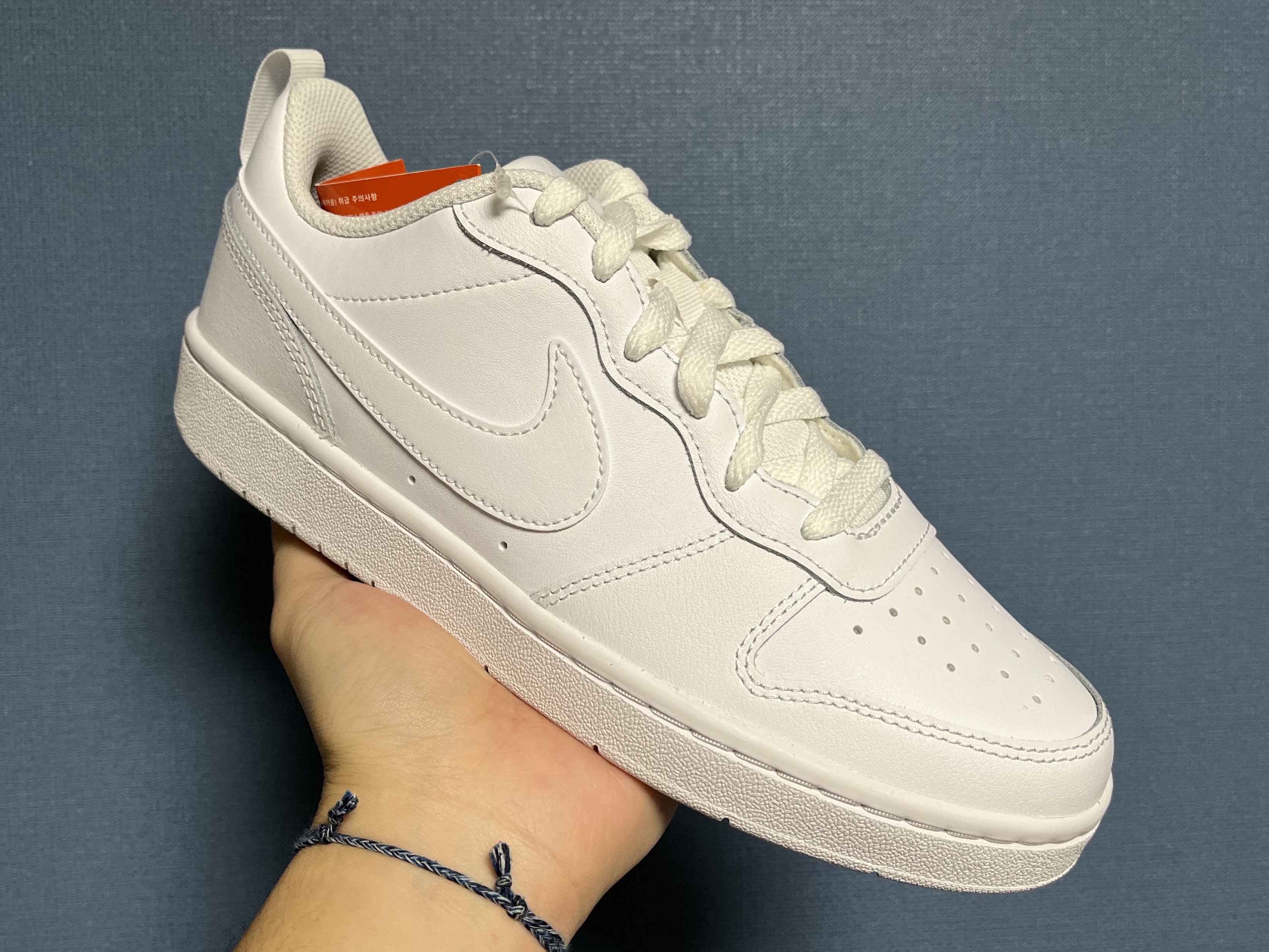 (GS) Nike Court Borough Low 2 Triple White 착용 스타일 - 2