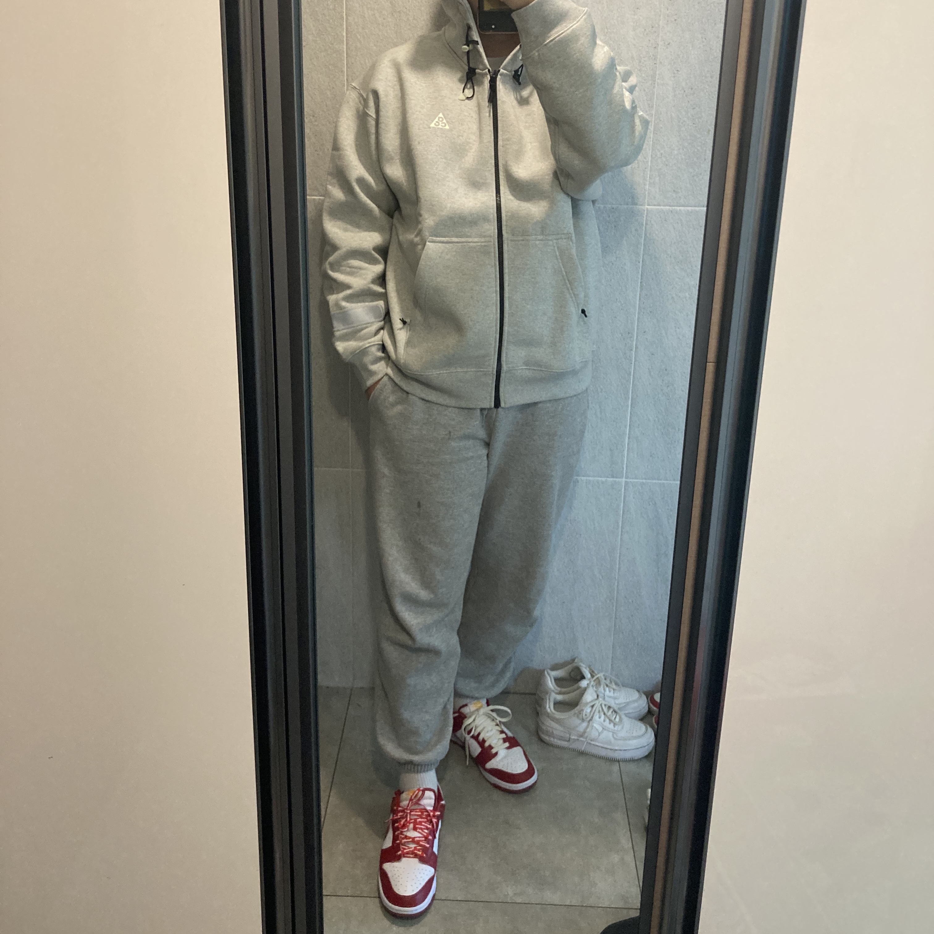 Nike ACG Therma-Fit Fleece Full Zip Hoodie Airora Grey Heather - Asia, Nike Dunk Low Retro Gym Red 착용 스타일 - 1