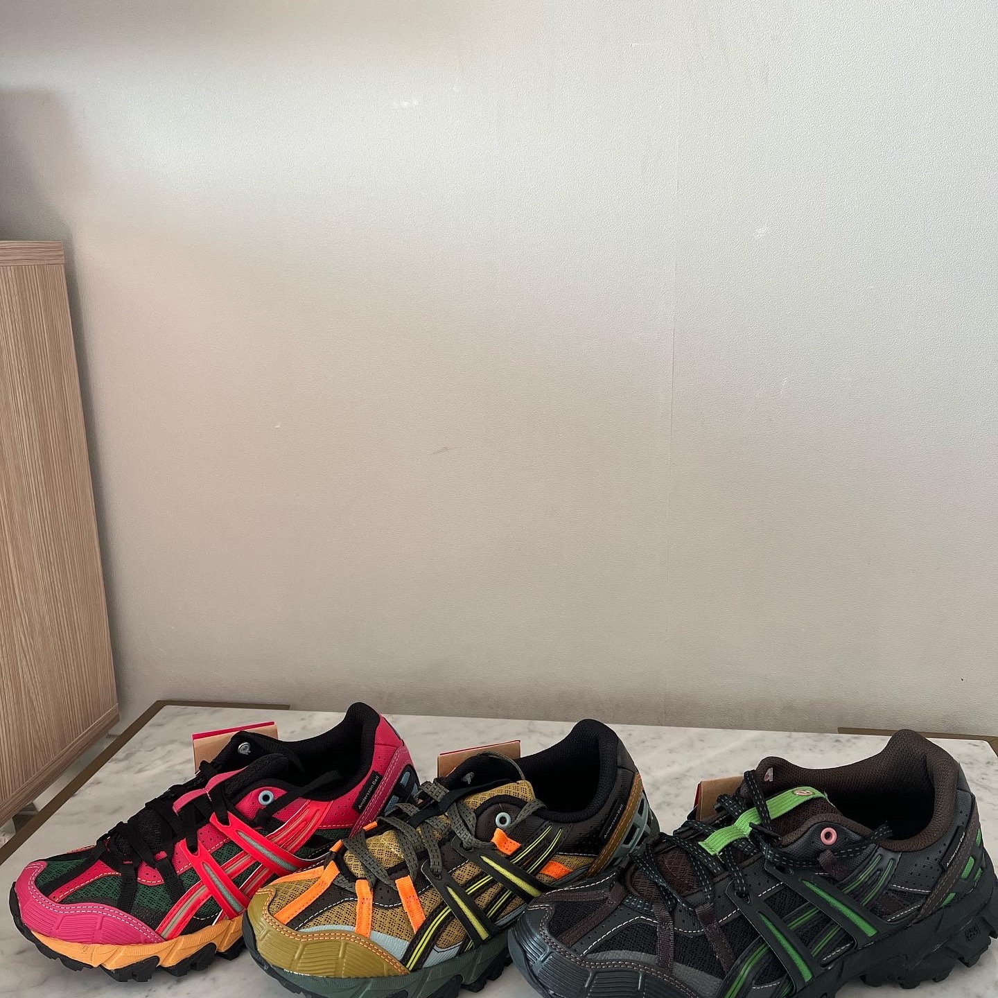 Asics x Andersson Bell Gel-Sonoma 15-50 Bright Rose Evergreen, Asics x Andersson Bell Gel-Sonoma 15-50 Olive Oil Dark Brown 착용 스타일