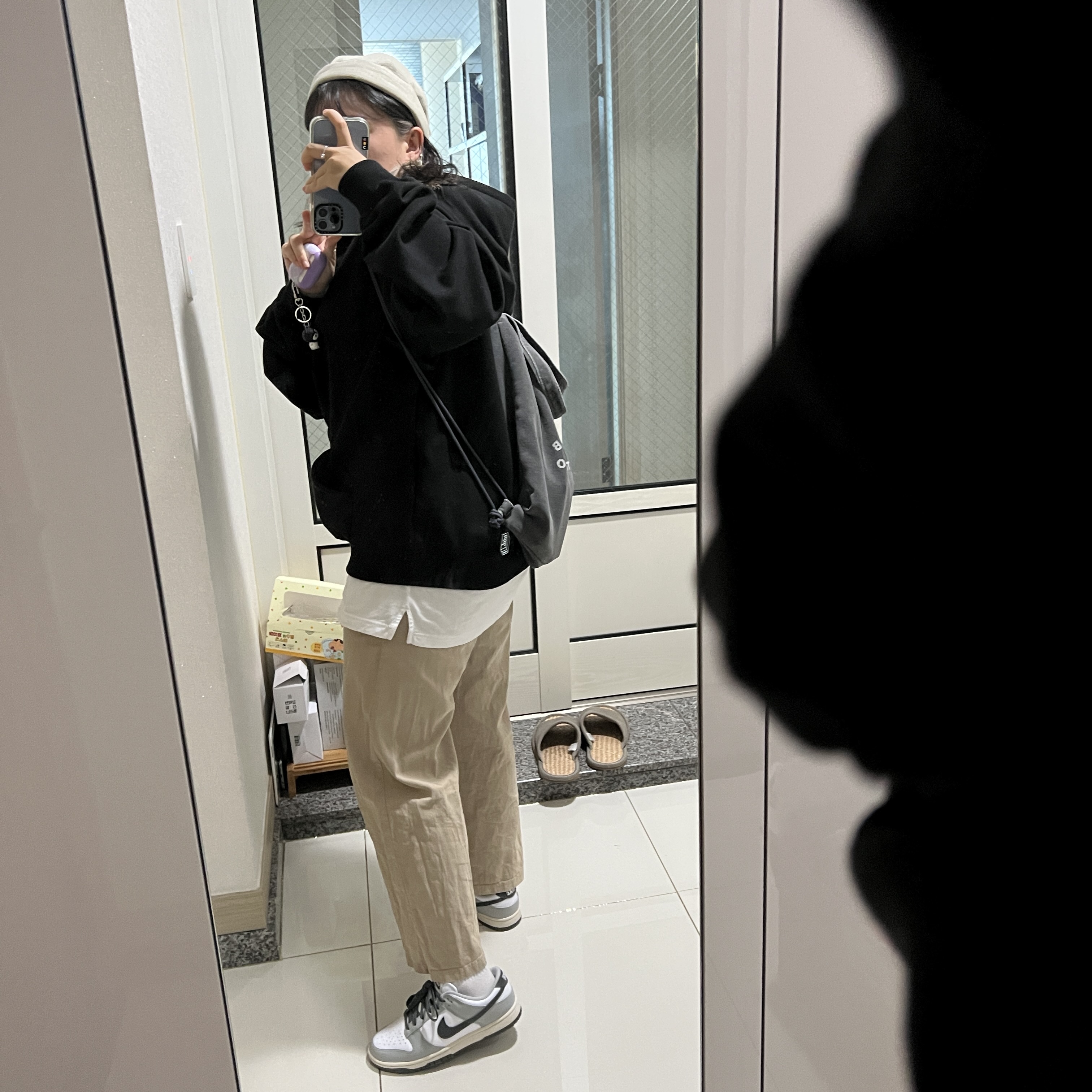 IAB Studio Hoodie Black White, IAB Studio Pigment Sack Black 착용 스타일