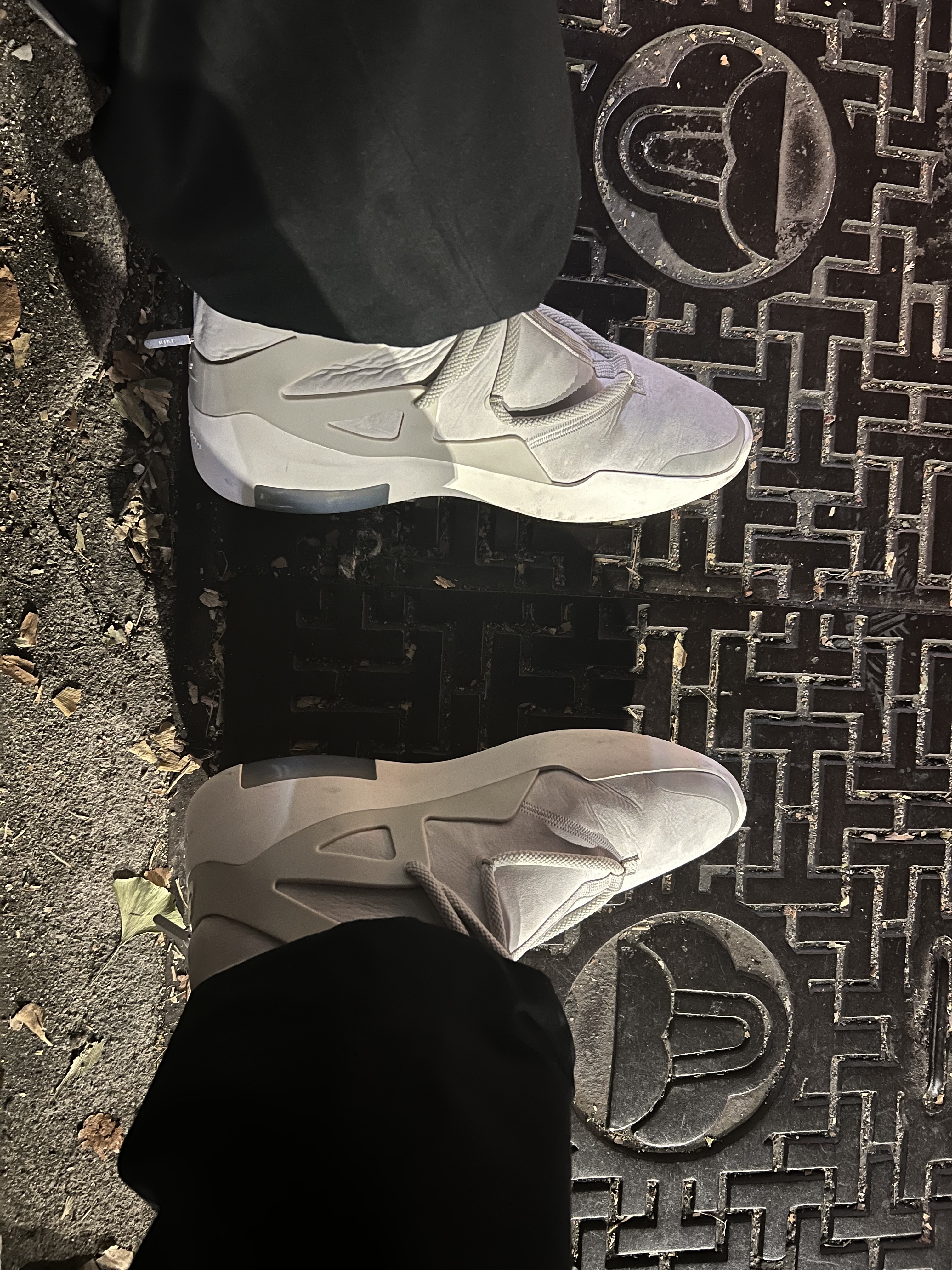 Nike x Fear of God Air Fear of God 1 Light Bone, Supreme x The North Face Summit Series Rescue Mountain Pants Black - 22SS 착용 스타일 - 1