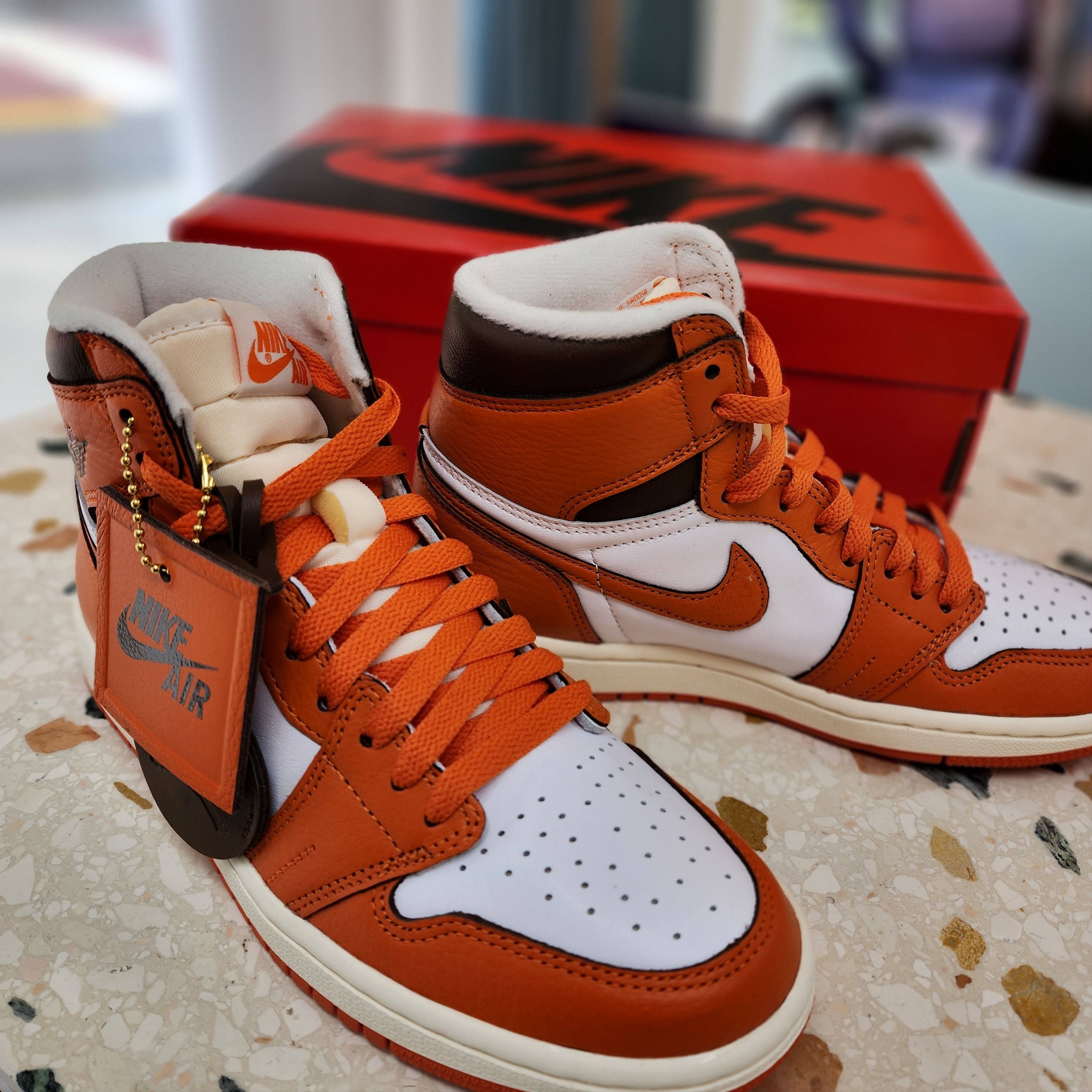 (W) Jordan 1 Retro High OG Starfish 착용 스타일 - 1