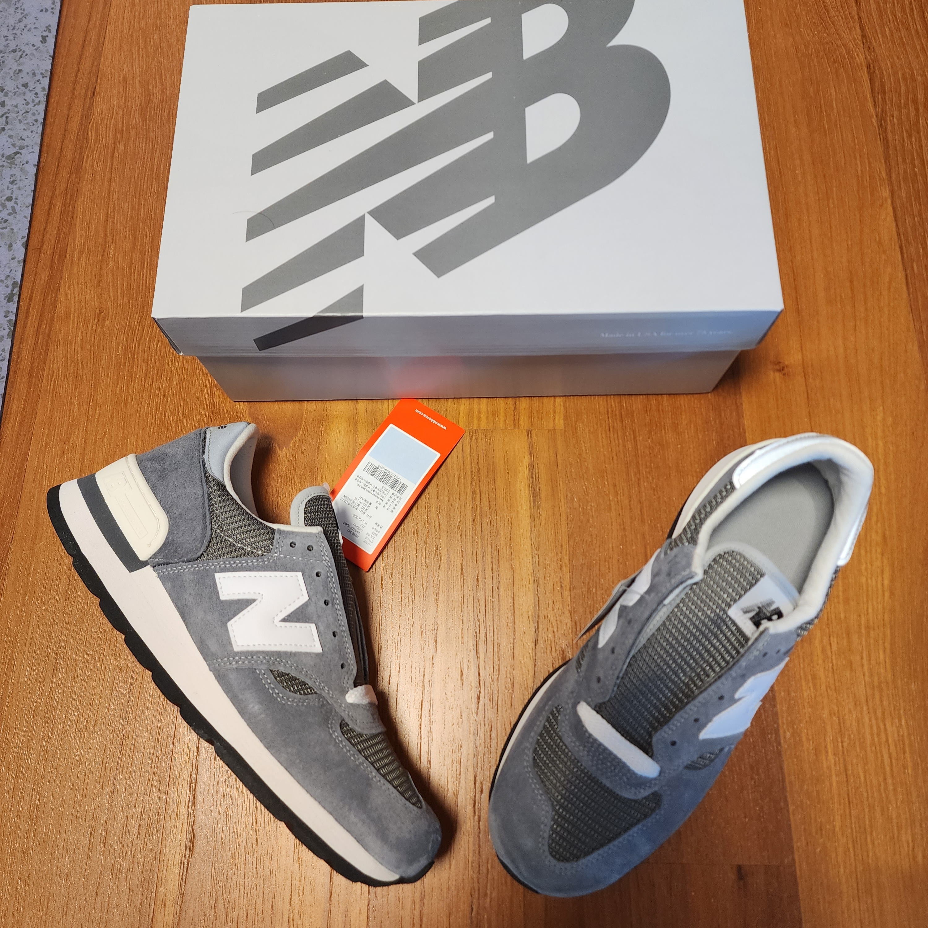 New Balance 990v1 Made in USA Grey White 착용 스타일 - 2