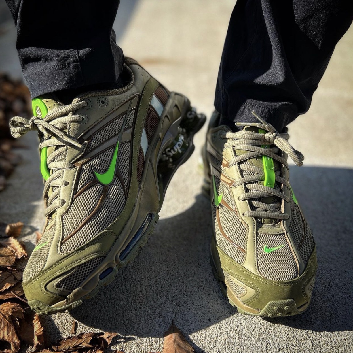 Nike x Supreme Shox Ride 2 SP Neutral Olive 착용 스타일 - 3