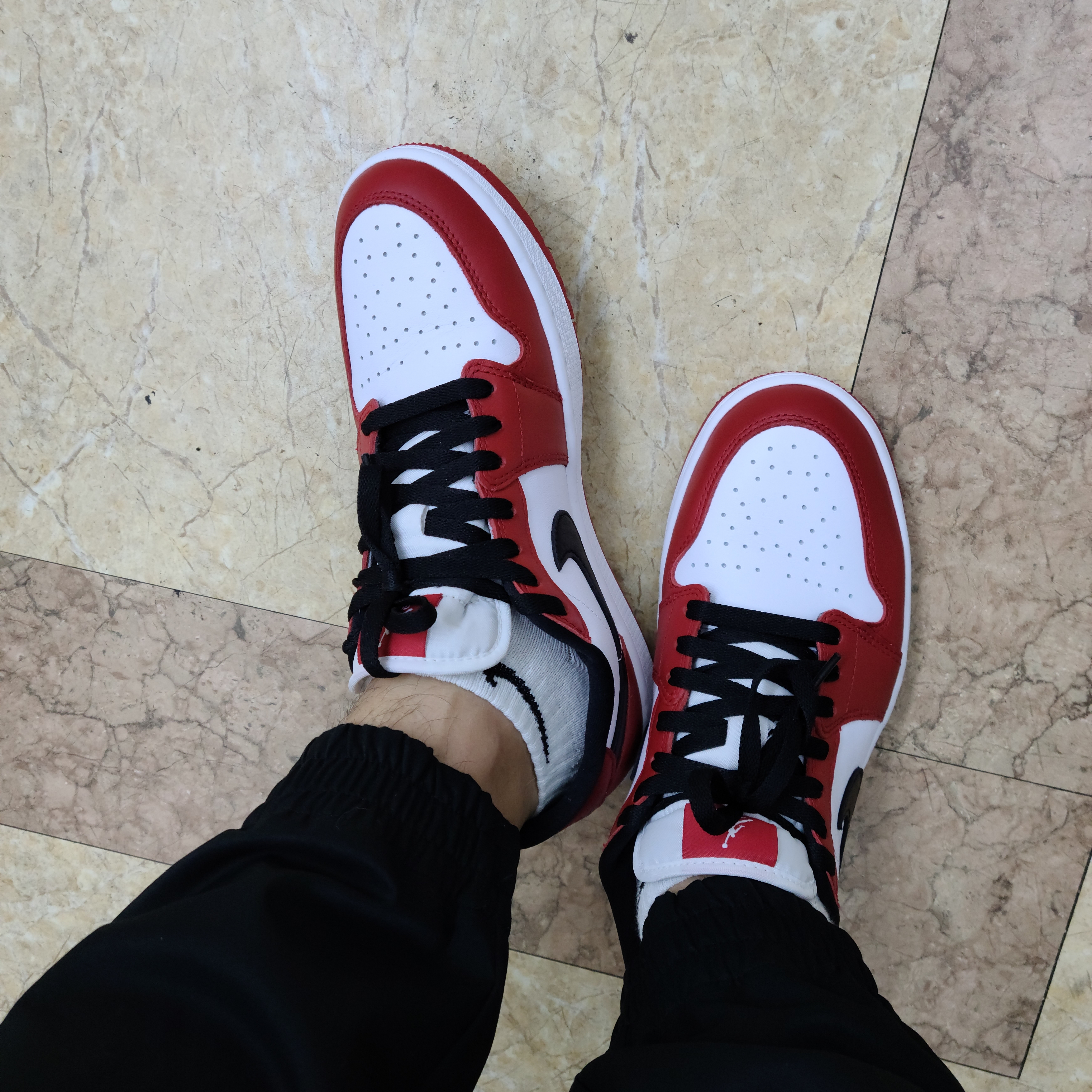Jordan 1 Low Golf Chicago 착용 스타일 - 1