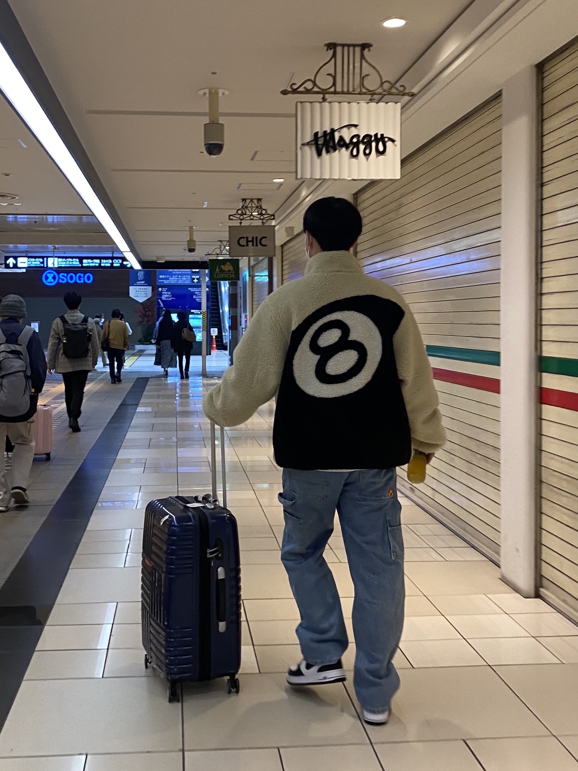 Stussy 8 Ball Sherpa Jacket Natural, Nike x Stussy Air Force 1 '07 Mid SP Black and Light Bone 착용 스타일