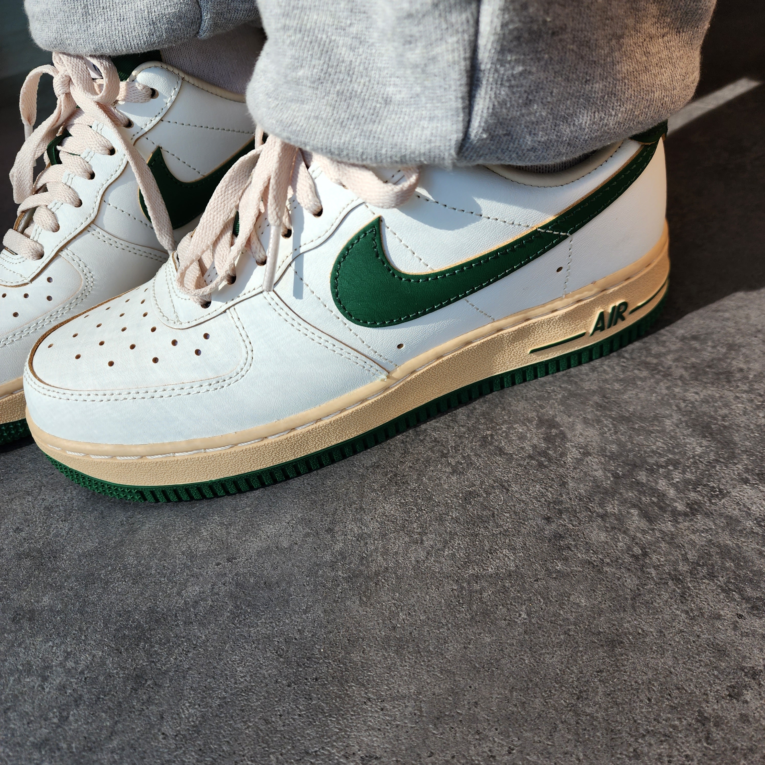(W) Nike Air Force 1 Low Gorge Green 착용 스타일 - 1