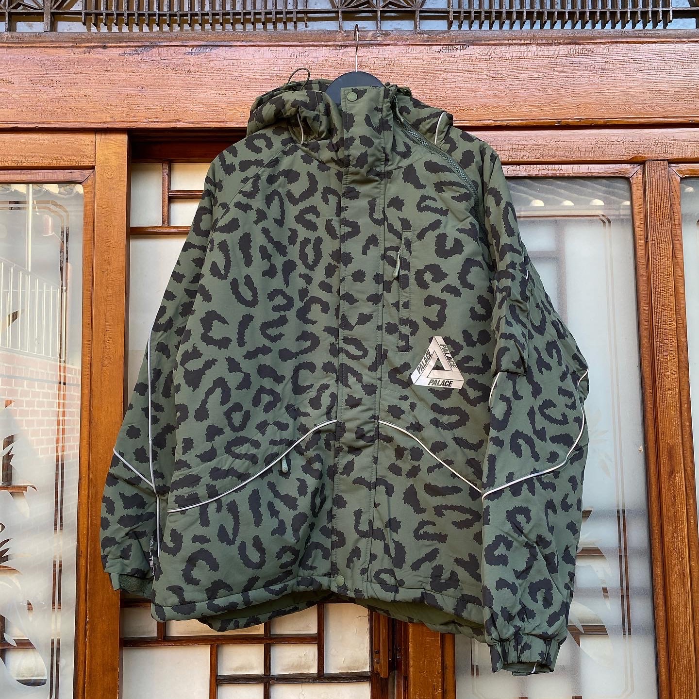 Palace M-Tech Hooded Jacket Olive Cheetah - 22FW 착용 스타일 - 2