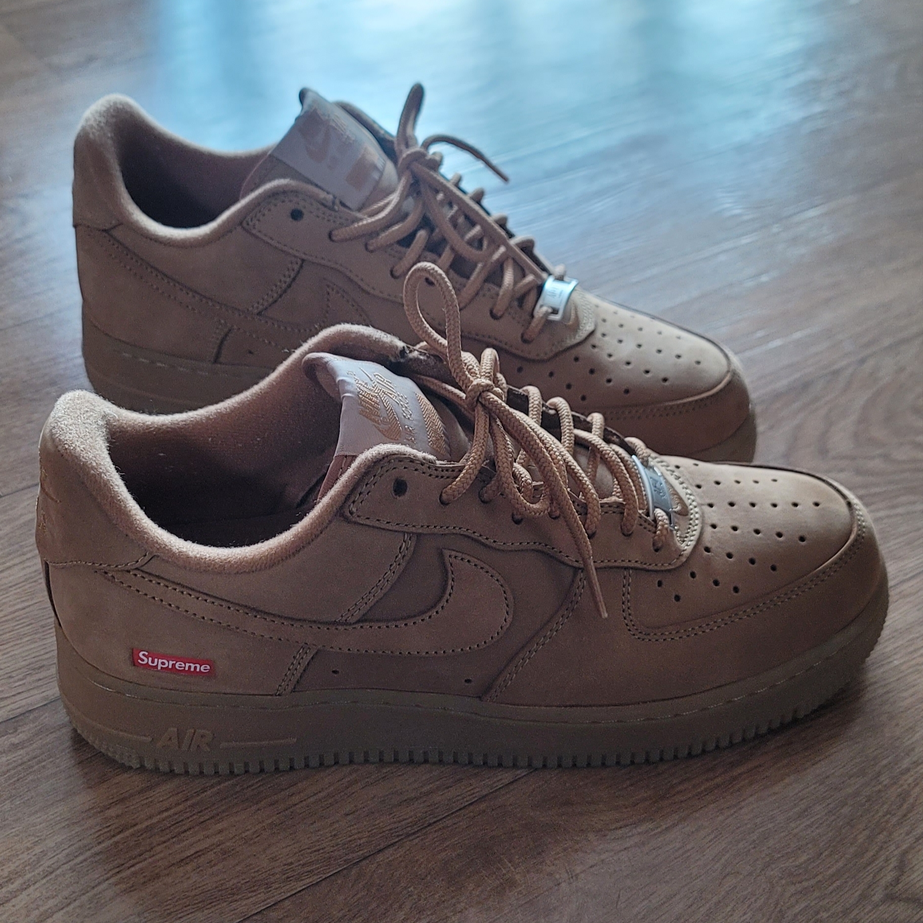 Nike x Supreme Air Force 1 Low Flax 착용 스타일