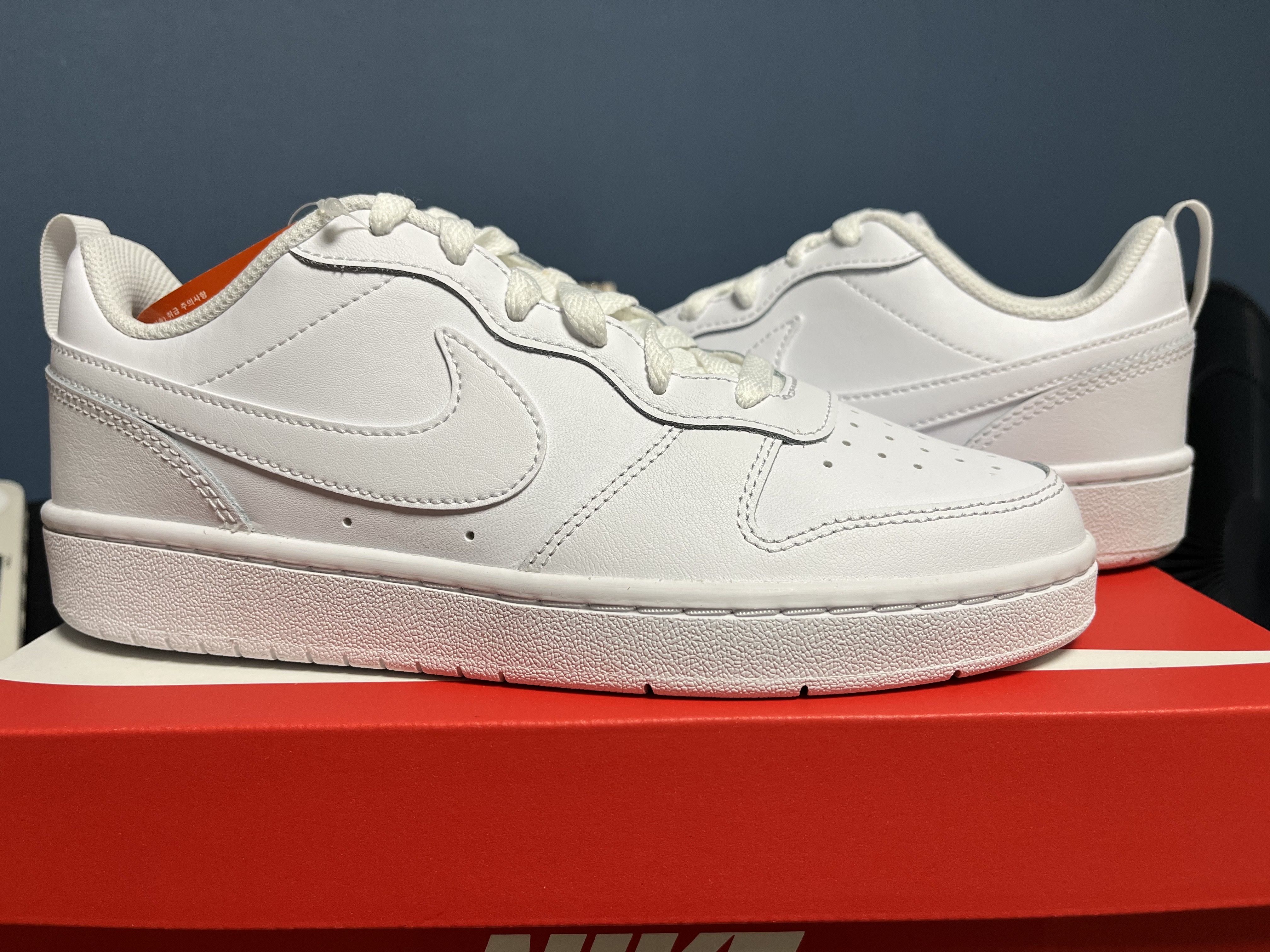 (GS) Nike Court Borough Low 2 Triple White 착용 스타일 - 3