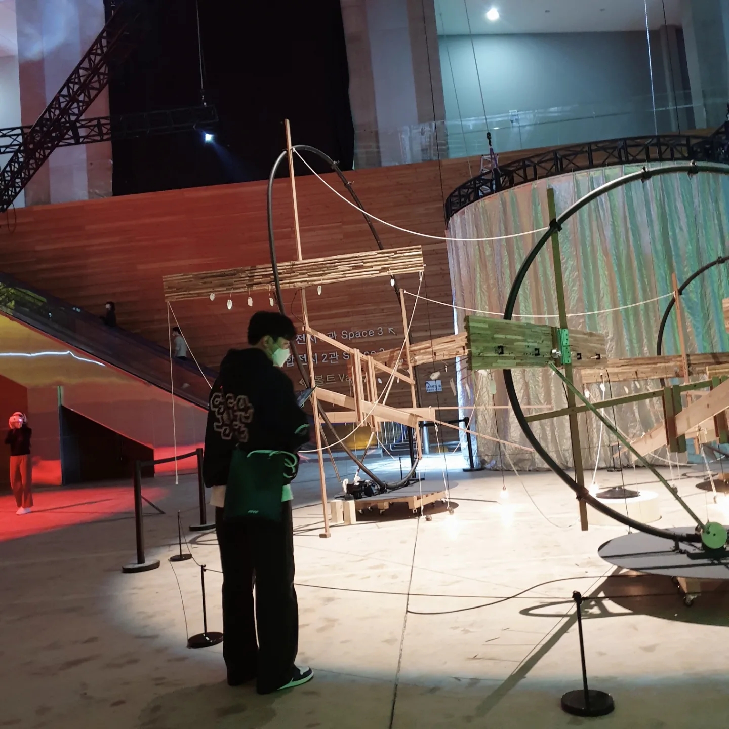 Jordan 1 Retro High OG Defiant SB LA to Chicago, Ader Error Shopper Bag Noir 착용 스타일