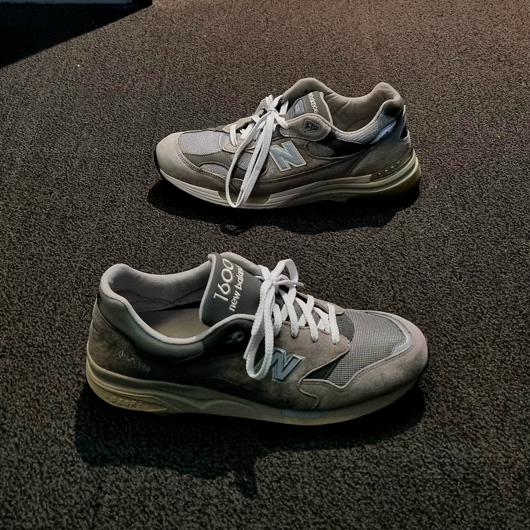 New Balance 1600 Gray 착용 스타일