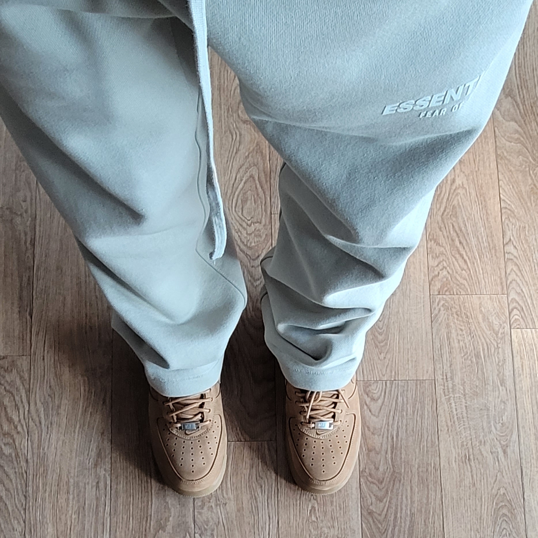 Nike x Supreme Air Force 1 Low Flax 착용 스타일